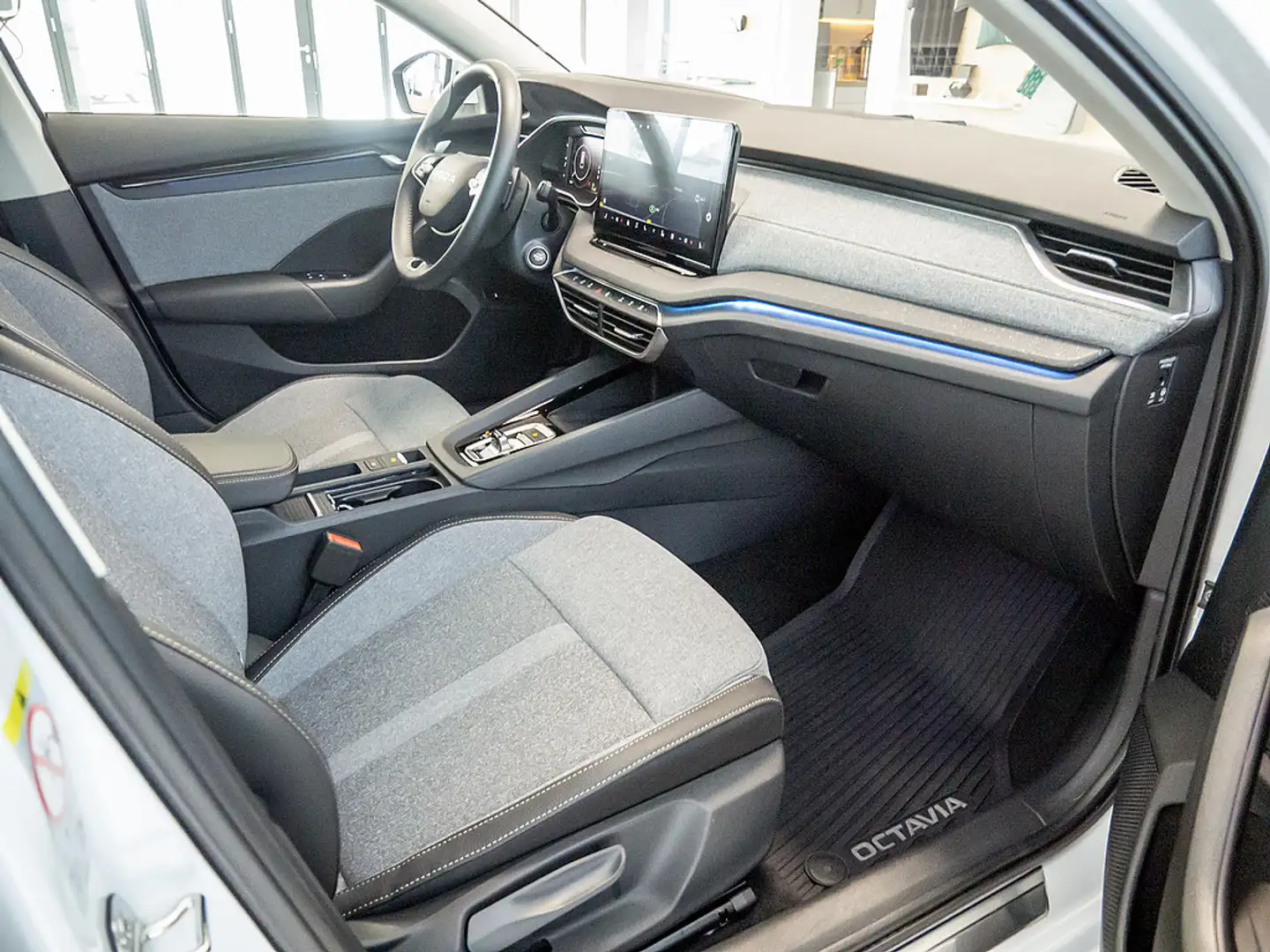 Skoda Octavia Combi 2.0 TDI Tour MATRIX-LED 360° Weiß - 2