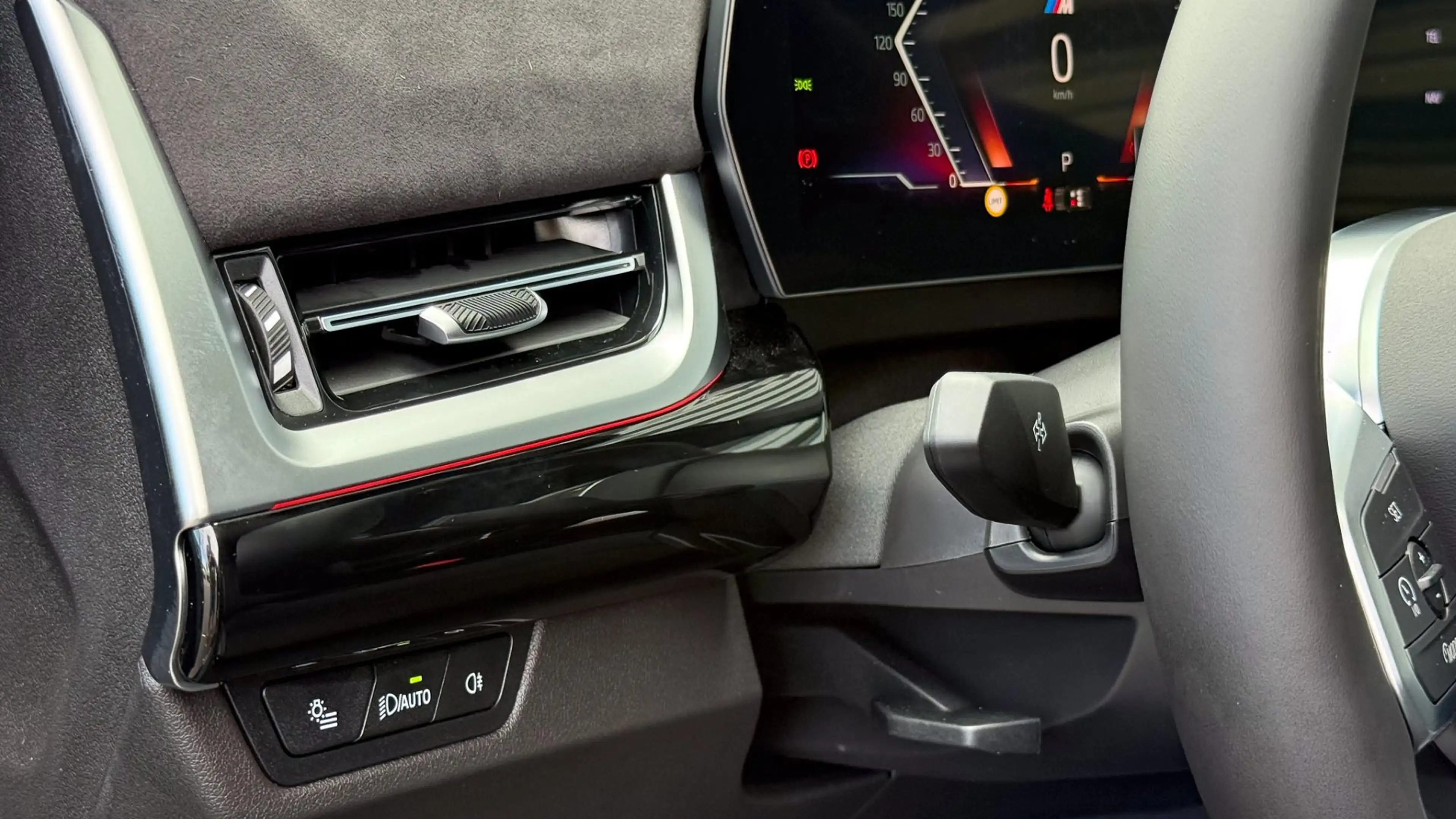 BMW iX1 eDrive20 M-Sportpaket — photo 11