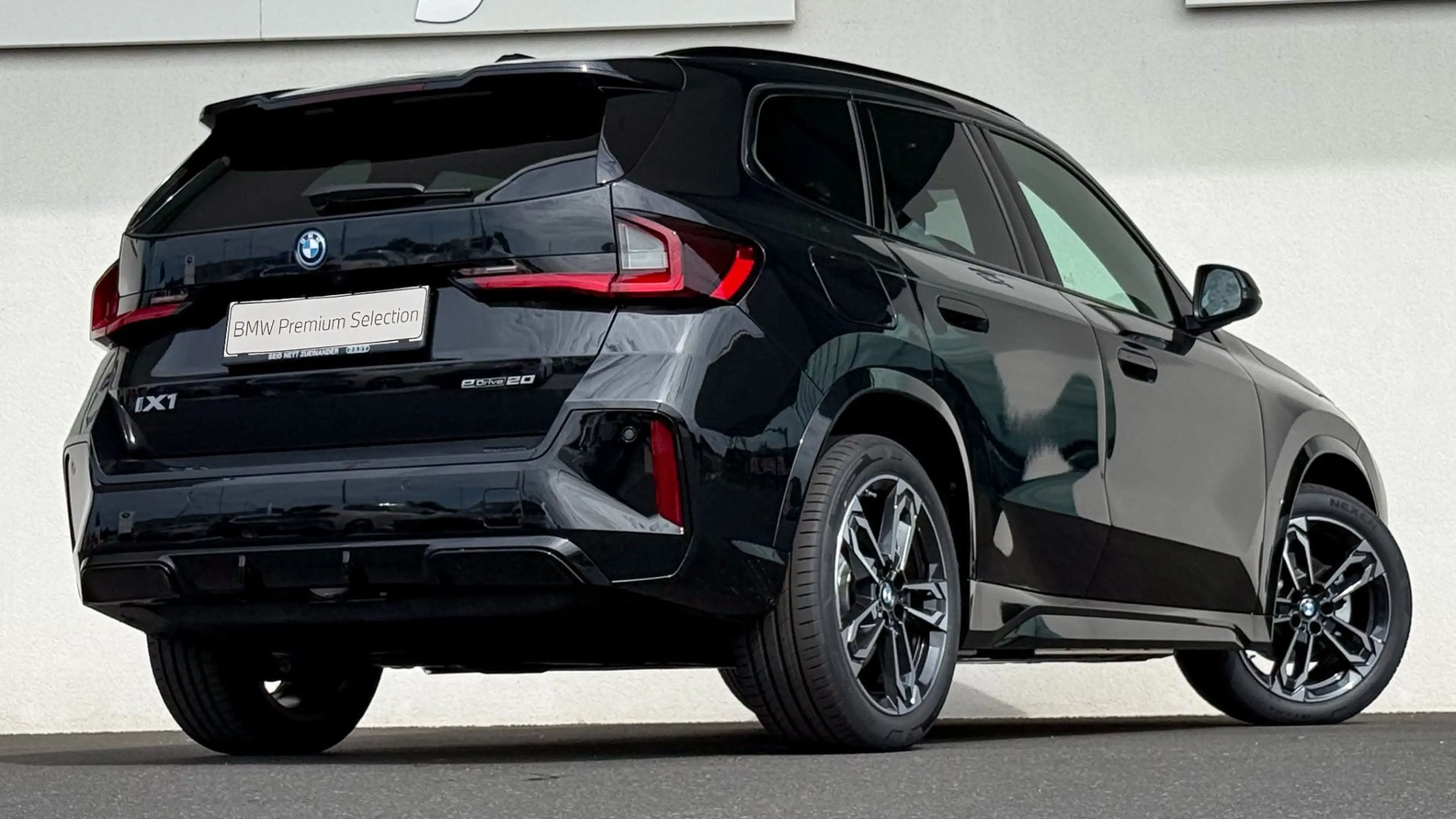 BMW iX1 eDrive20 M-Sportpaket — photo 4