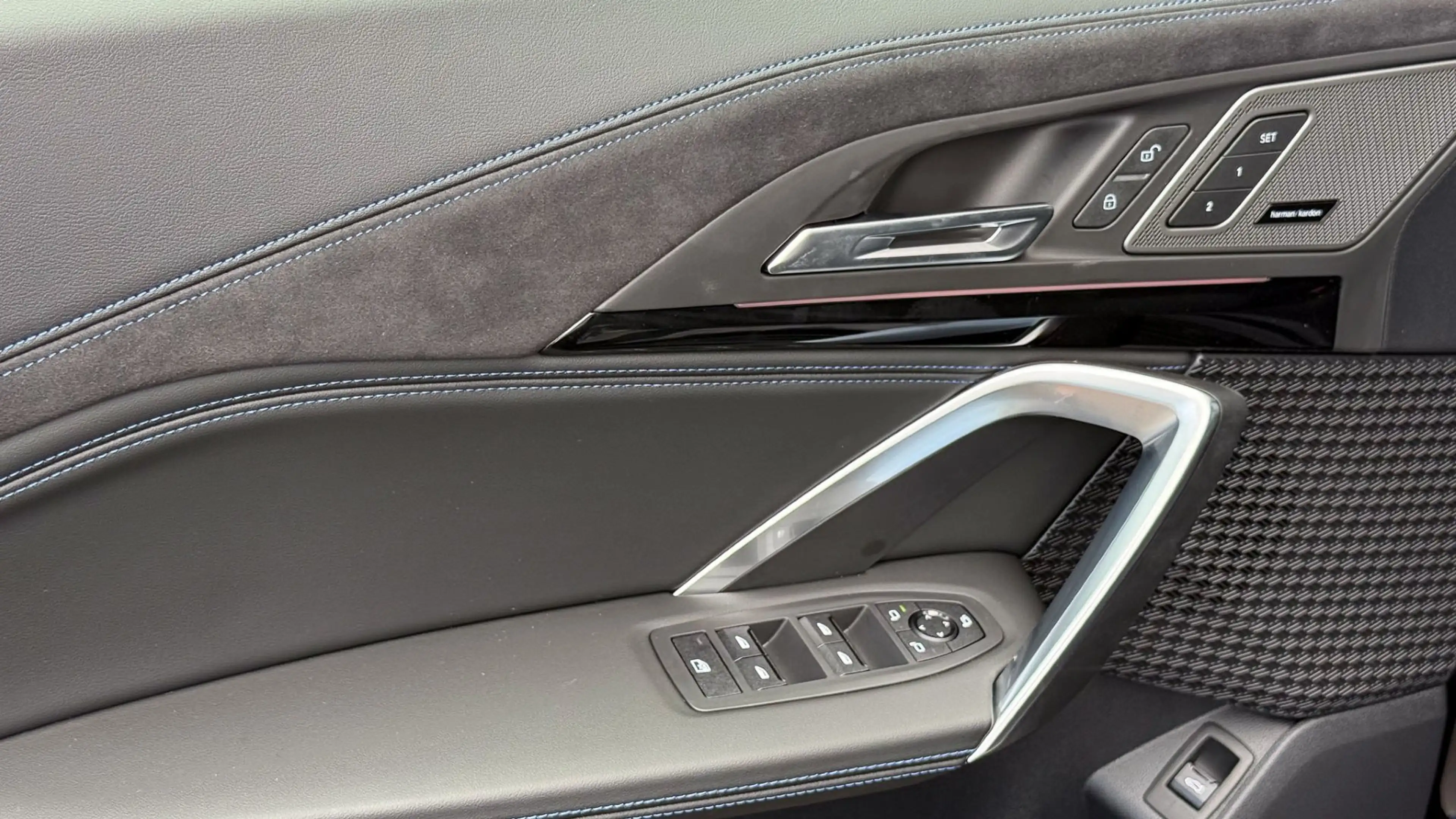 BMW iX1 eDrive20 M-Sportpaket — photo 12