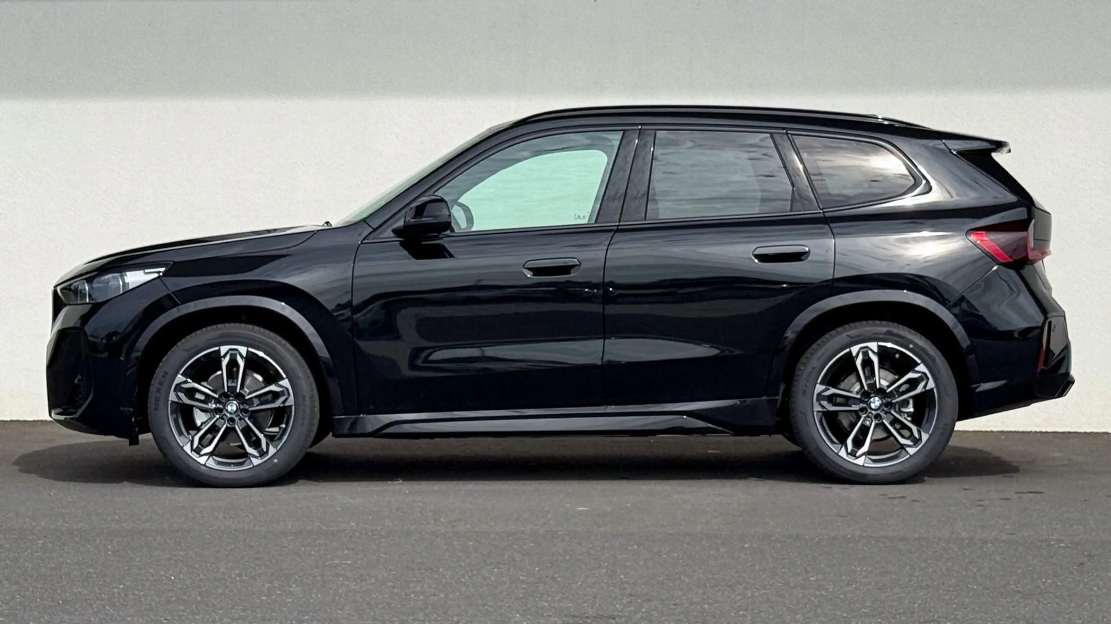 BMW iX1 eDrive20 M-Sportpaket — photo 6