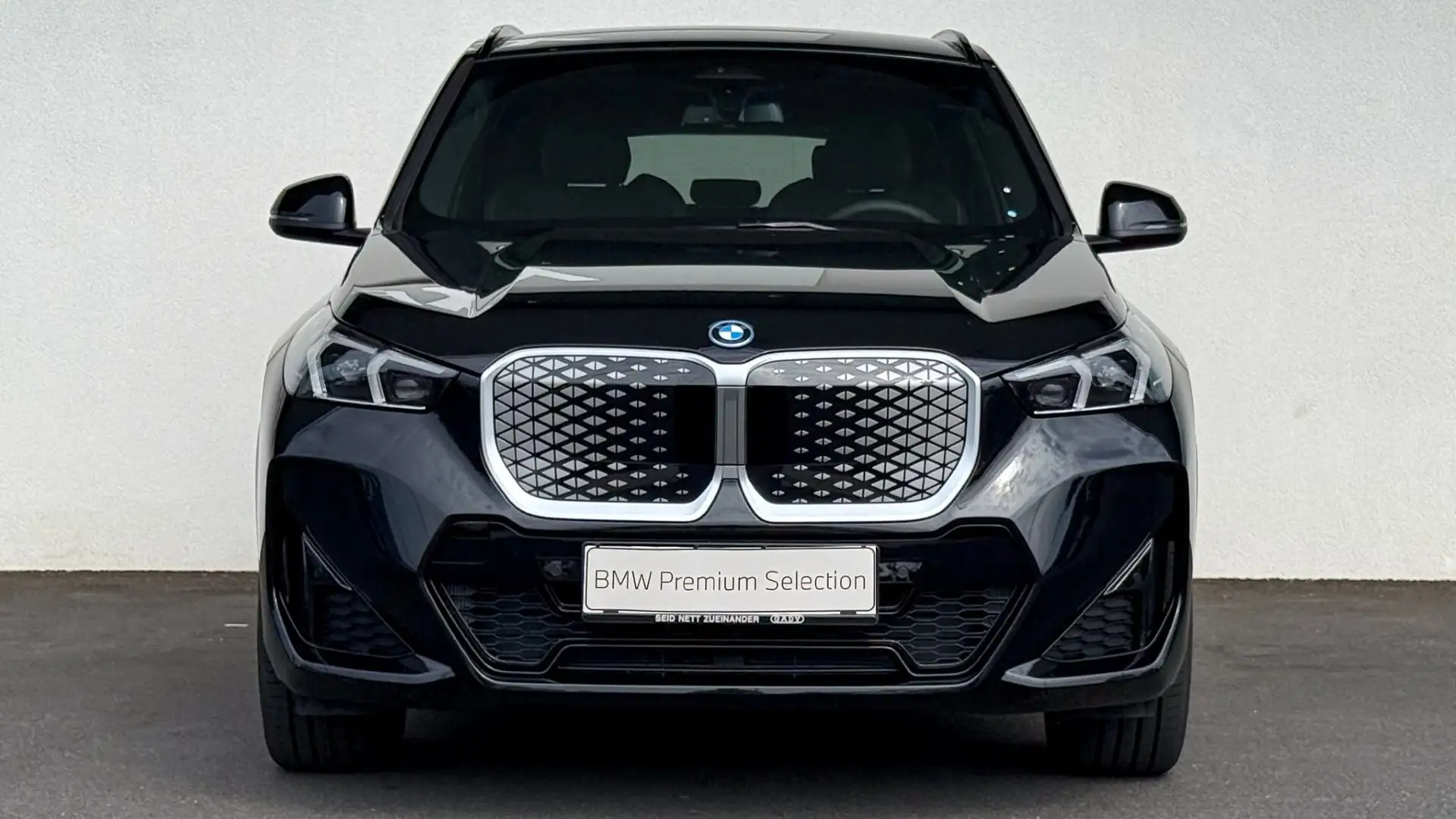 BMW iX1 eDrive20 M-Sportpaket Schwarz - 2
