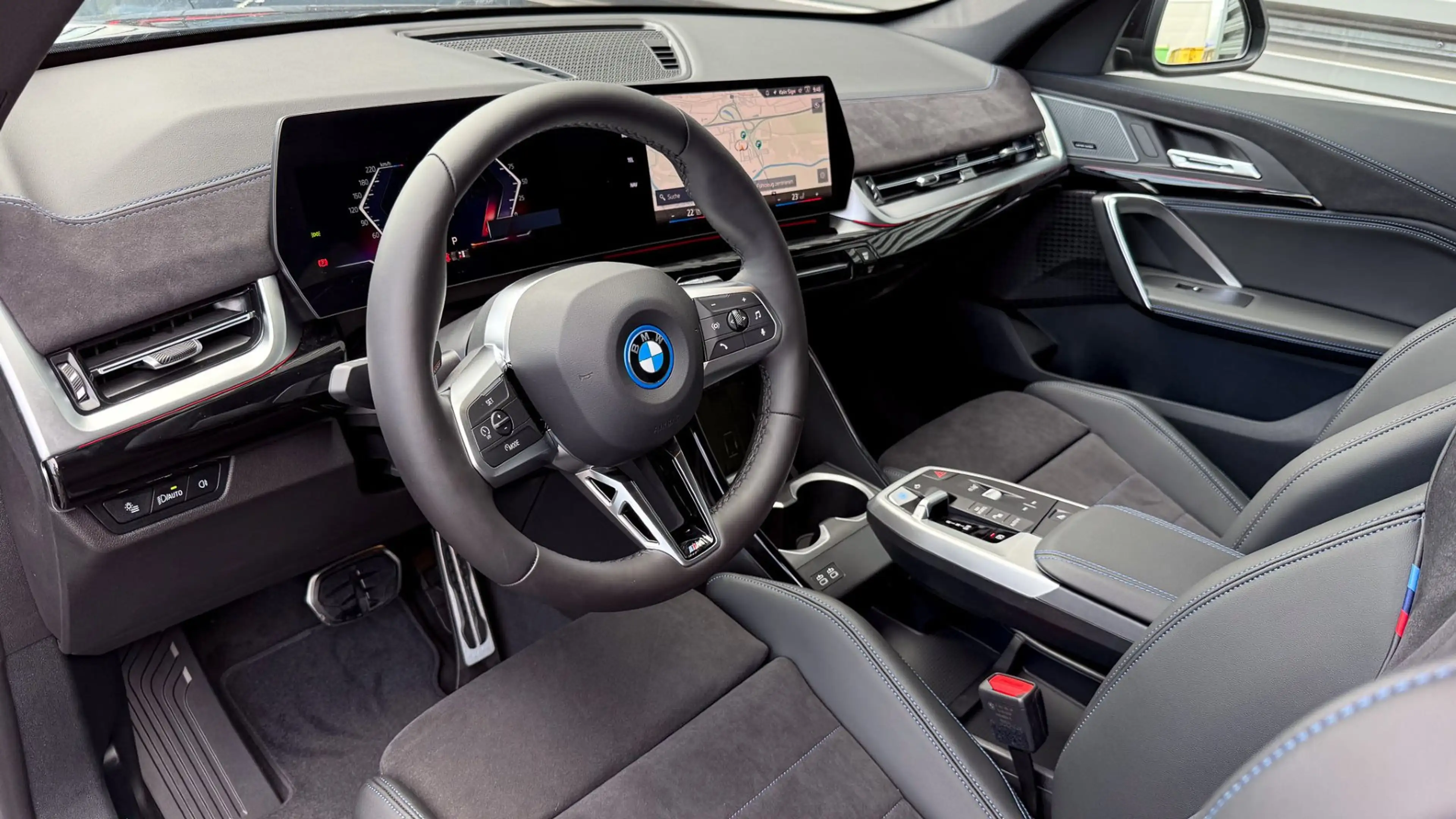 BMW iX1 eDrive20 M-Sportpaket — photo 8