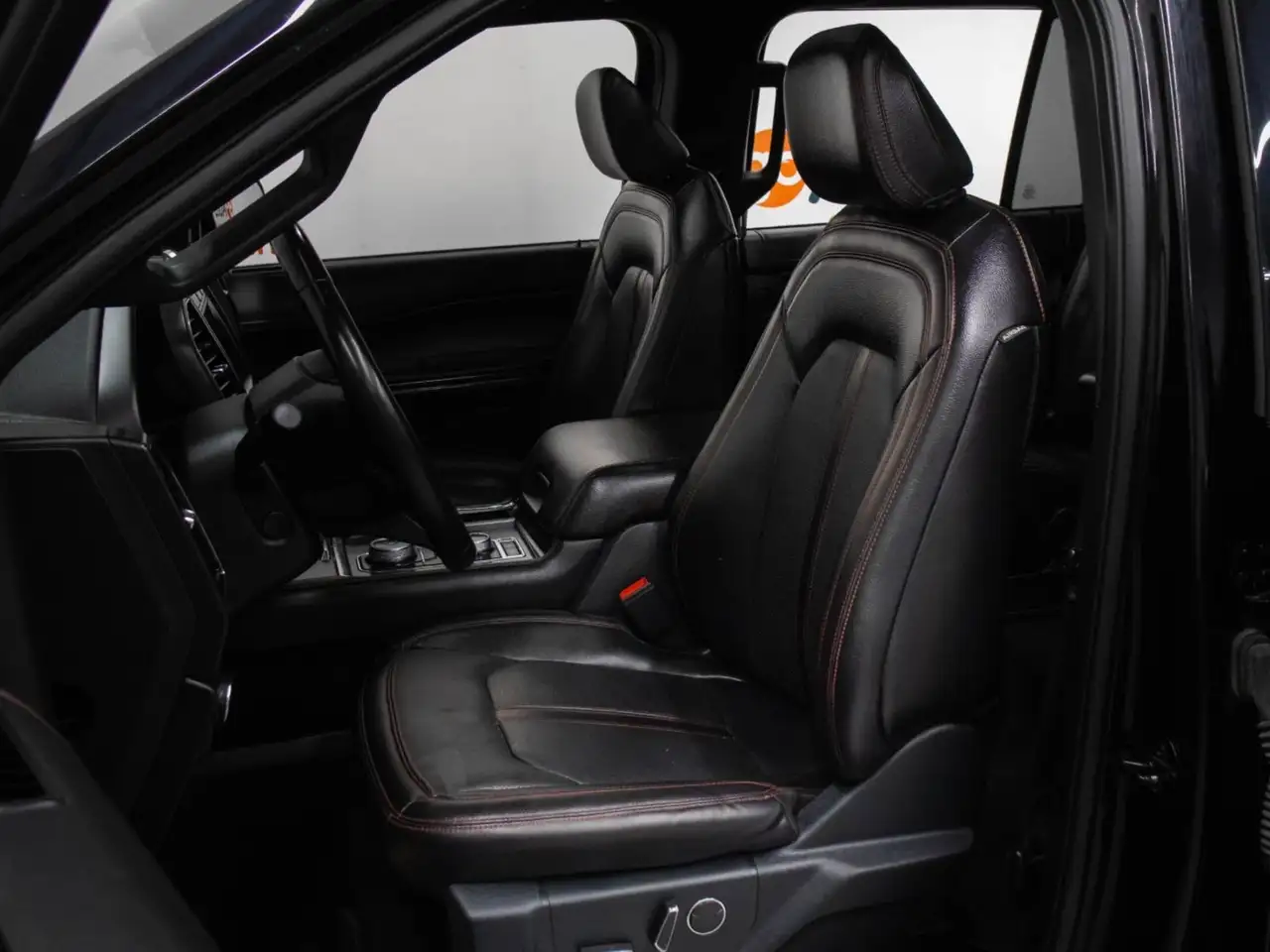 Ford Expedition снимка Ford Expedition