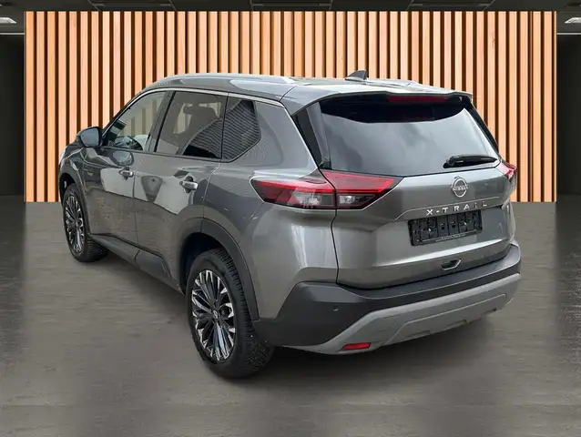 Nissan X-Trail view 3