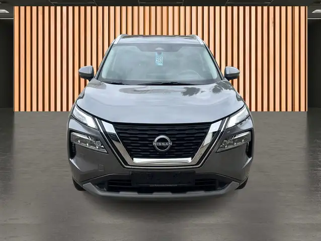 Nissan X-Trail view 4