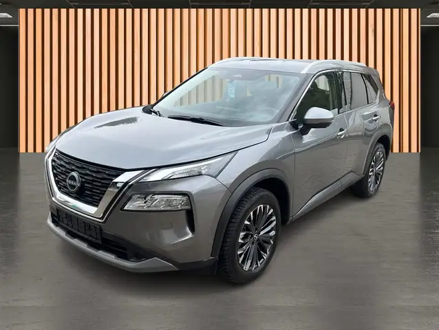 Nissan X-Trail view 2