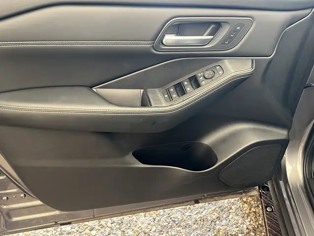 Nissan X-Trail view 17