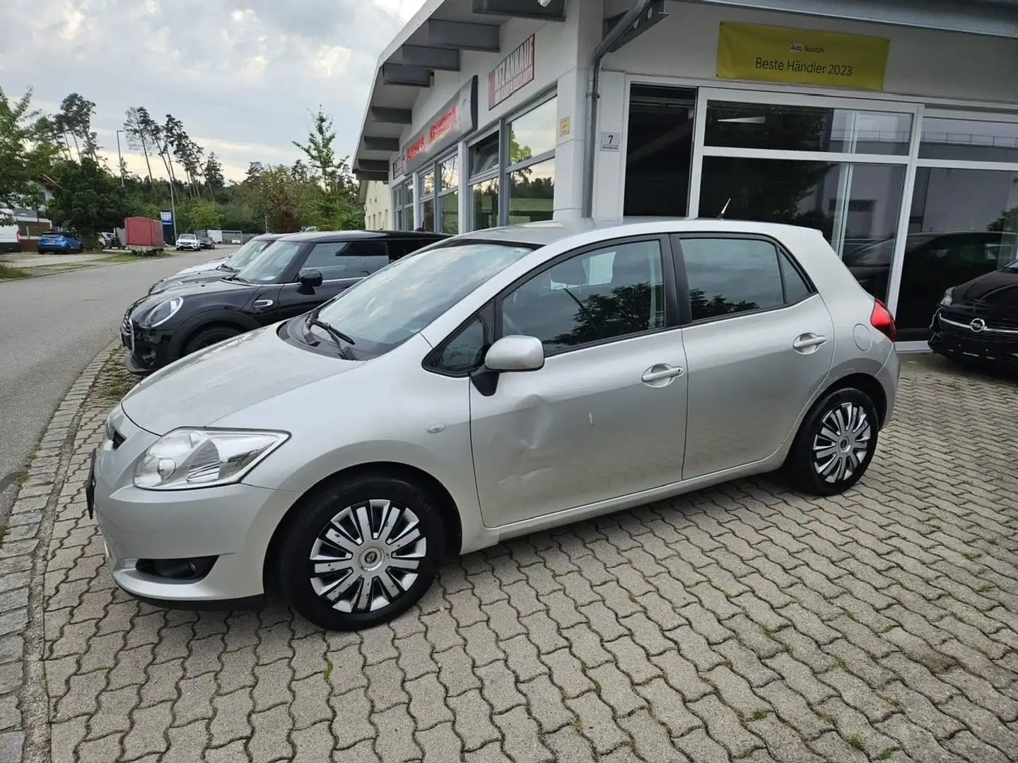 Toyota Auris Kein TÜV- Verkauf nur an Händler oder Export Gris - 1