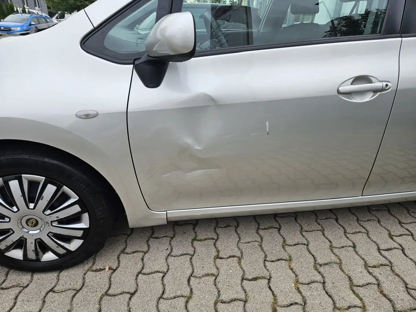 Toyota Auris Kein TÜV- Verkauf nur an Händler oder Export Gris - 2