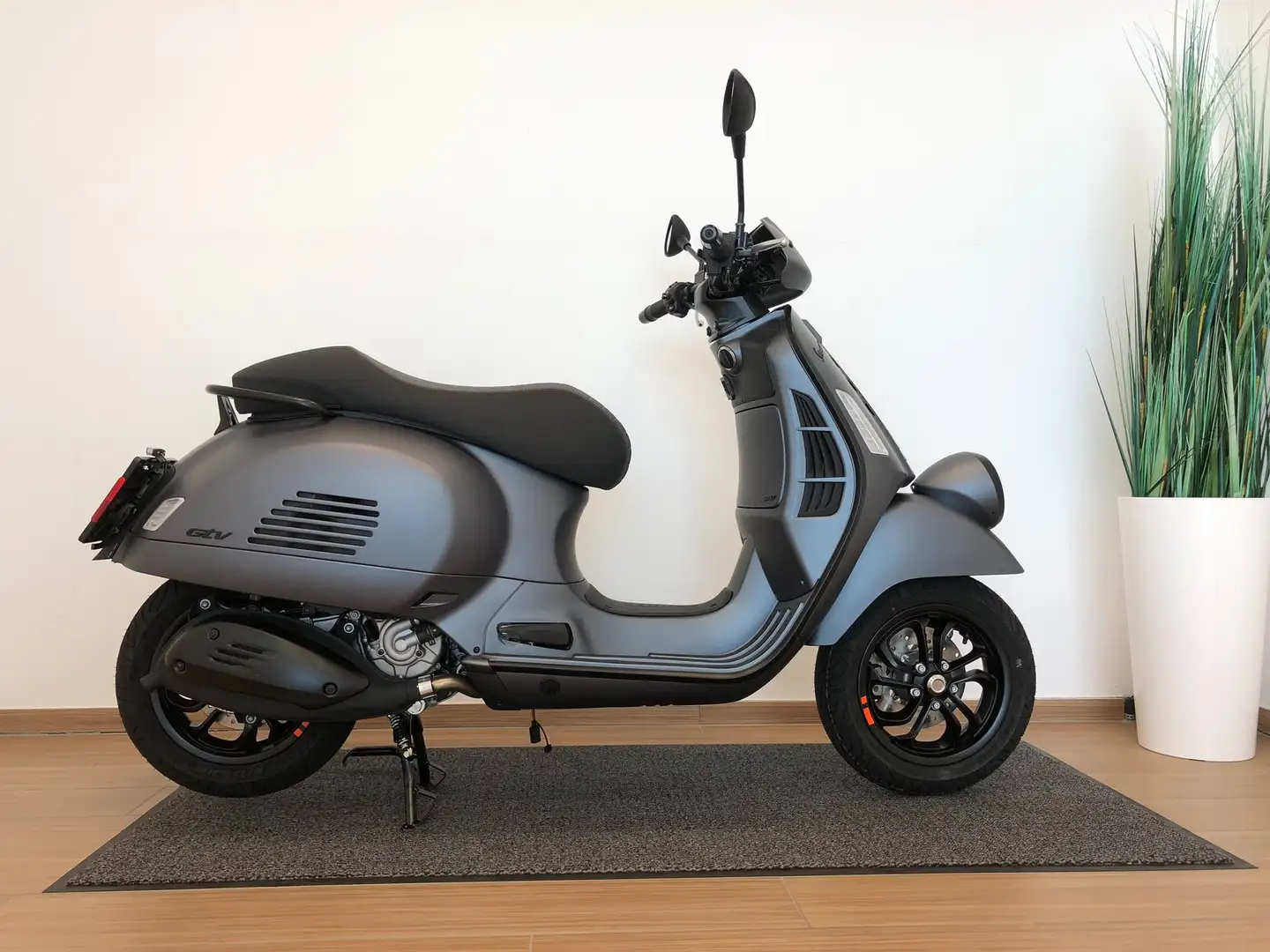 Vespa GTV 310 Grijs - 2