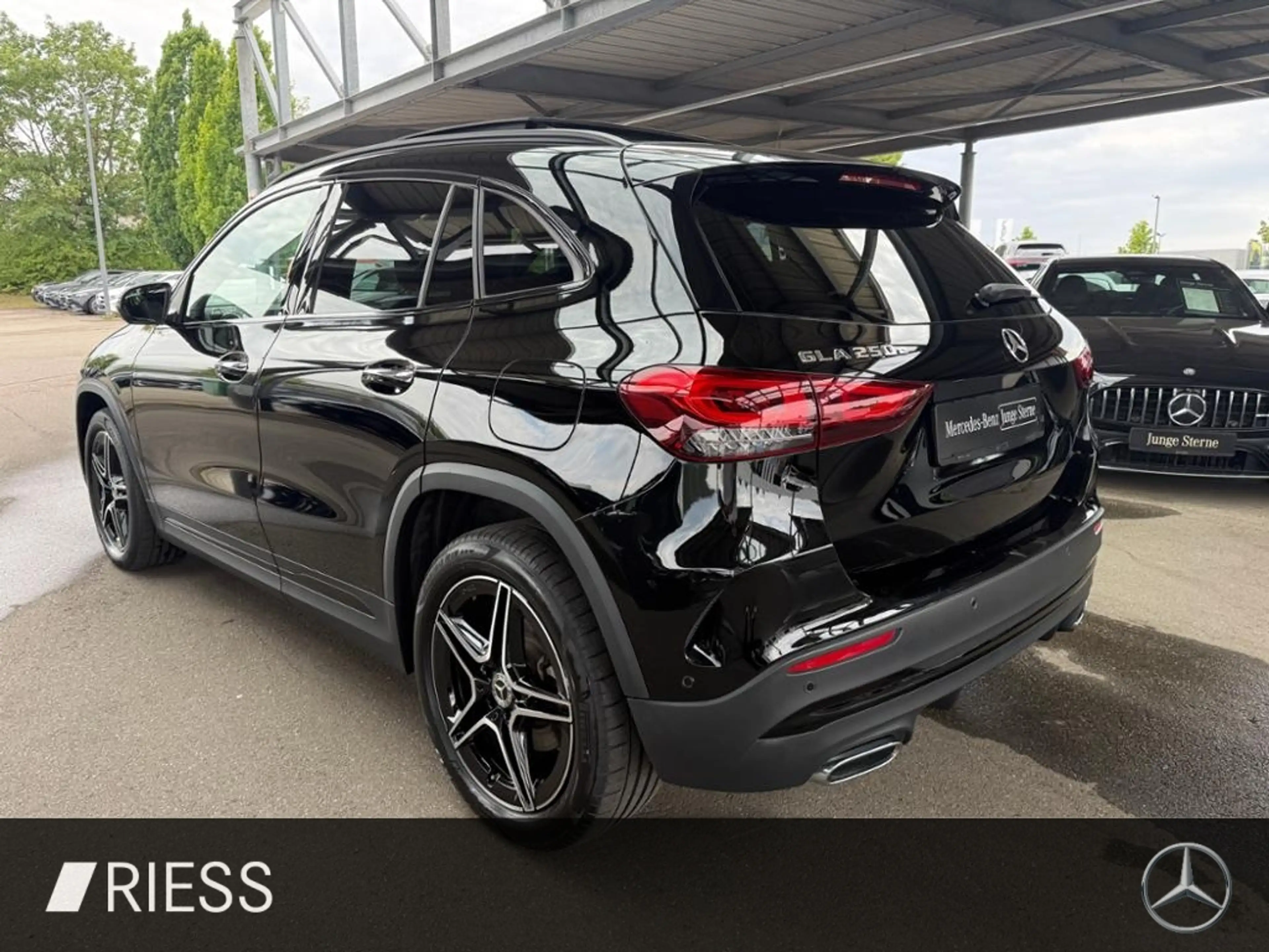 Mercedes-Benz GLA 250 e AHK AUT Fernlichtass. Kam. KeyLess LED — photo 8