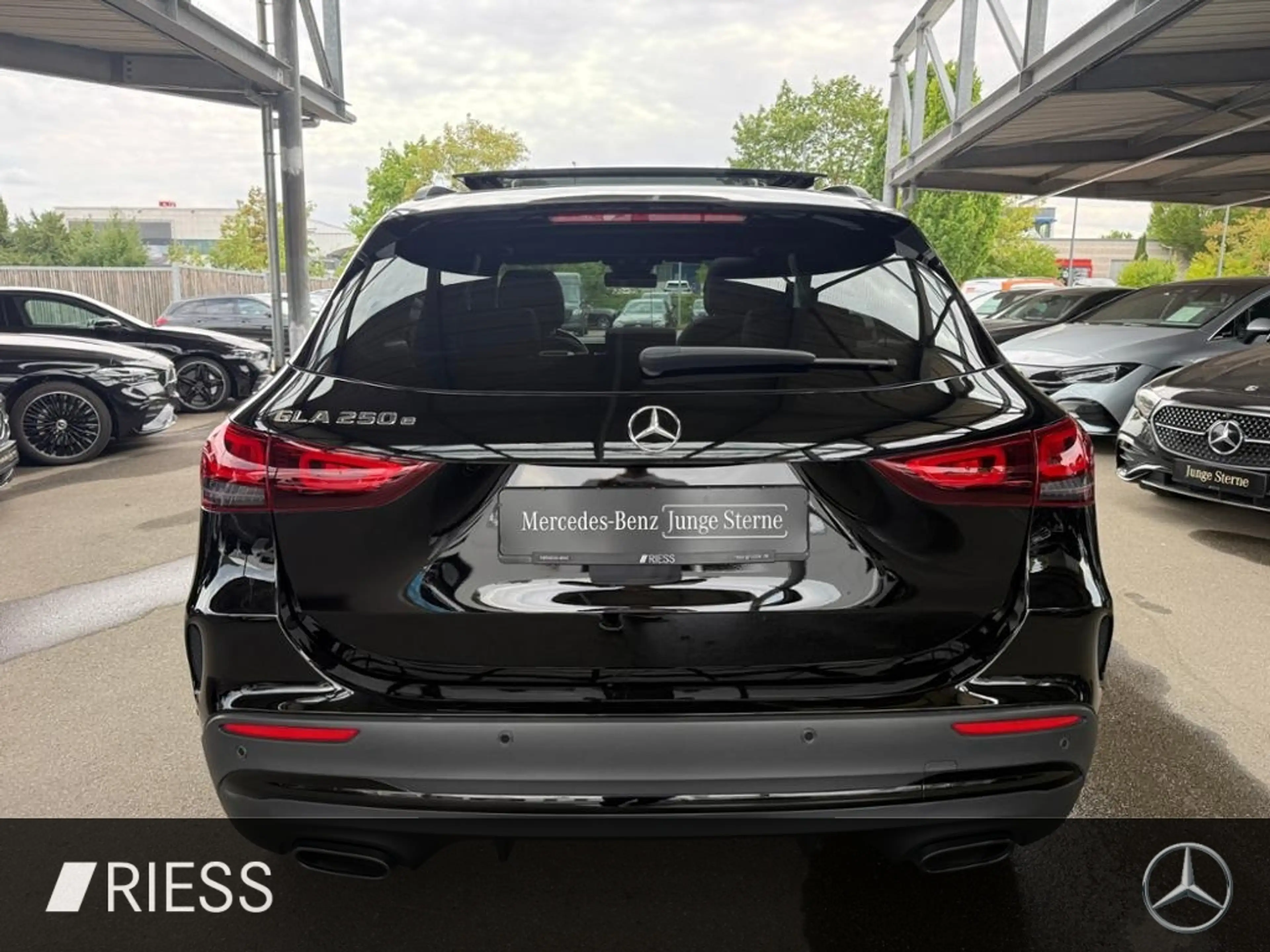 Mercedes-Benz GLA 250 e AHK AUT Fernlichtass. Kam. KeyLess LED — photo 9