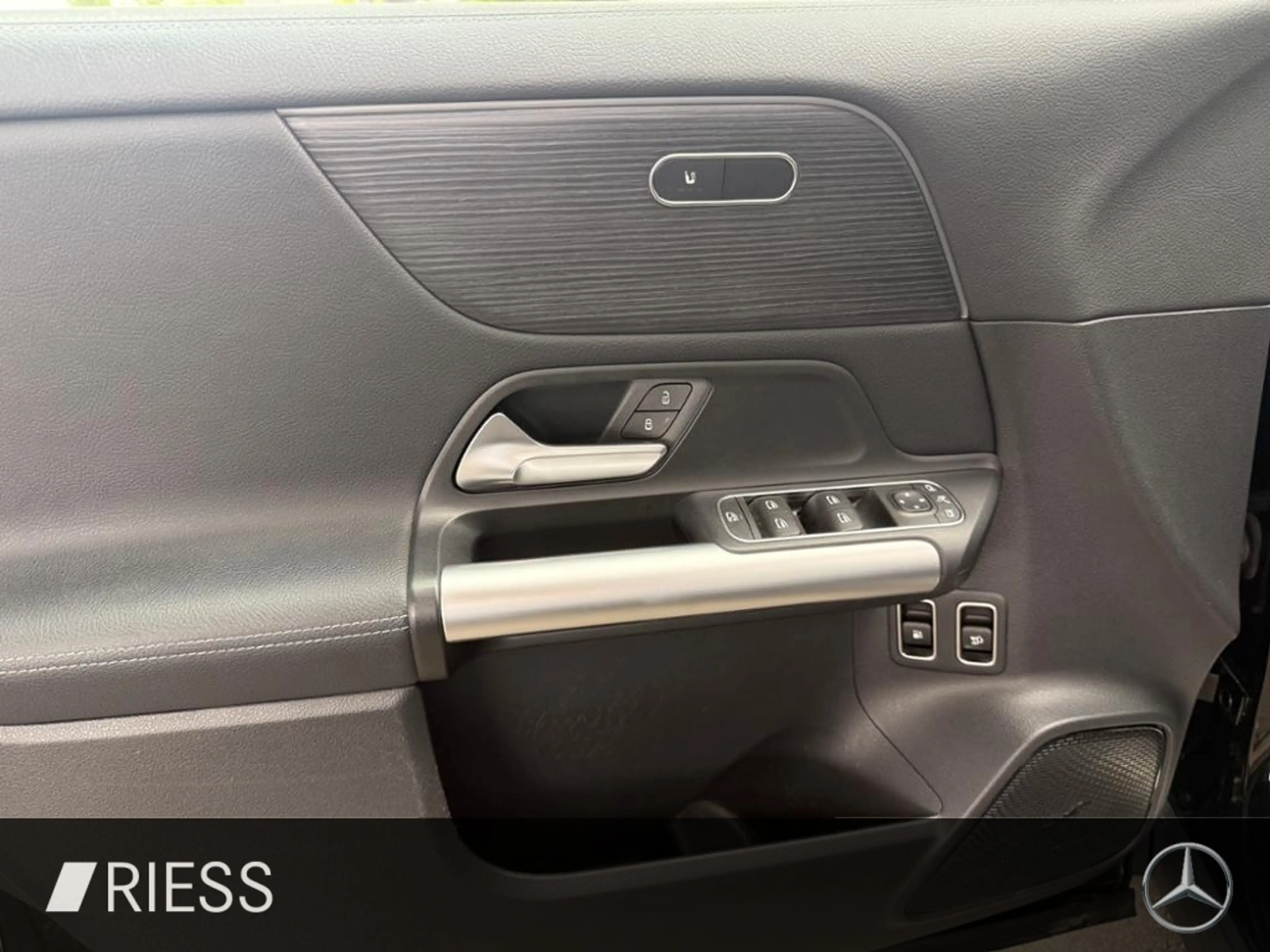 Mercedes-Benz GLA 250 e AHK AUT Fernlichtass. Kam. KeyLess LED — photo 5