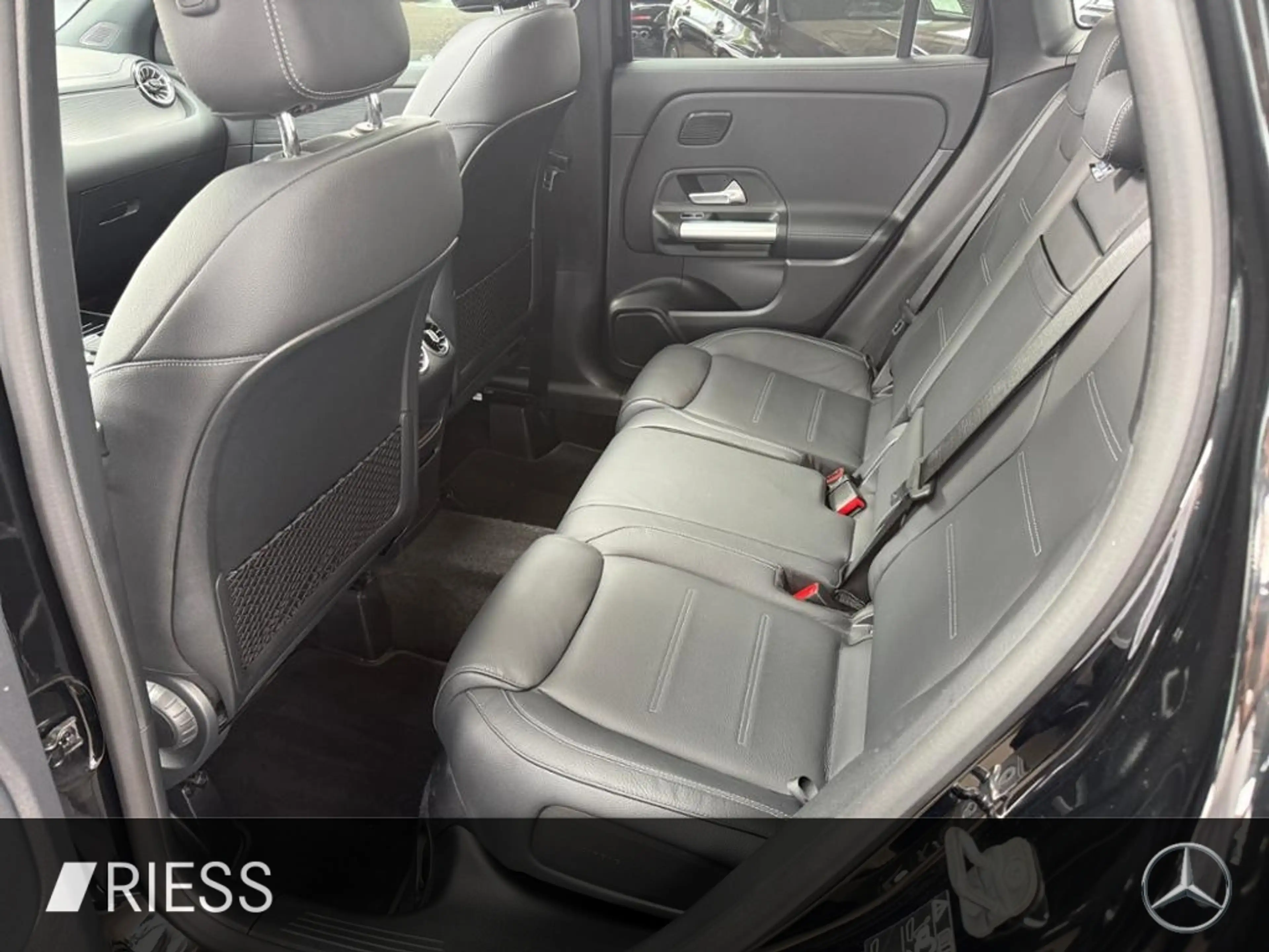 Mercedes-Benz GLA 250 e AHK AUT Fernlichtass. Kam. KeyLess LED — photo 7