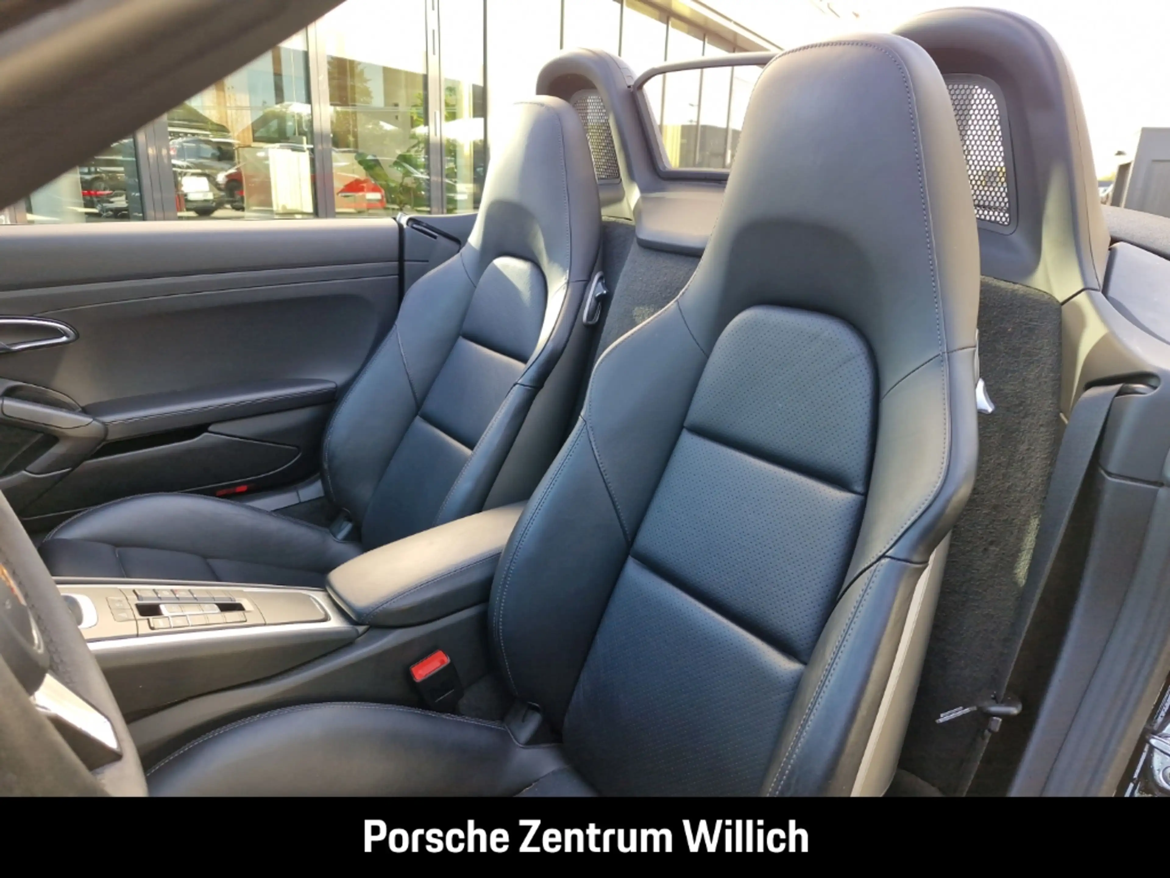 Porsche Boxster 718 S — photo 12