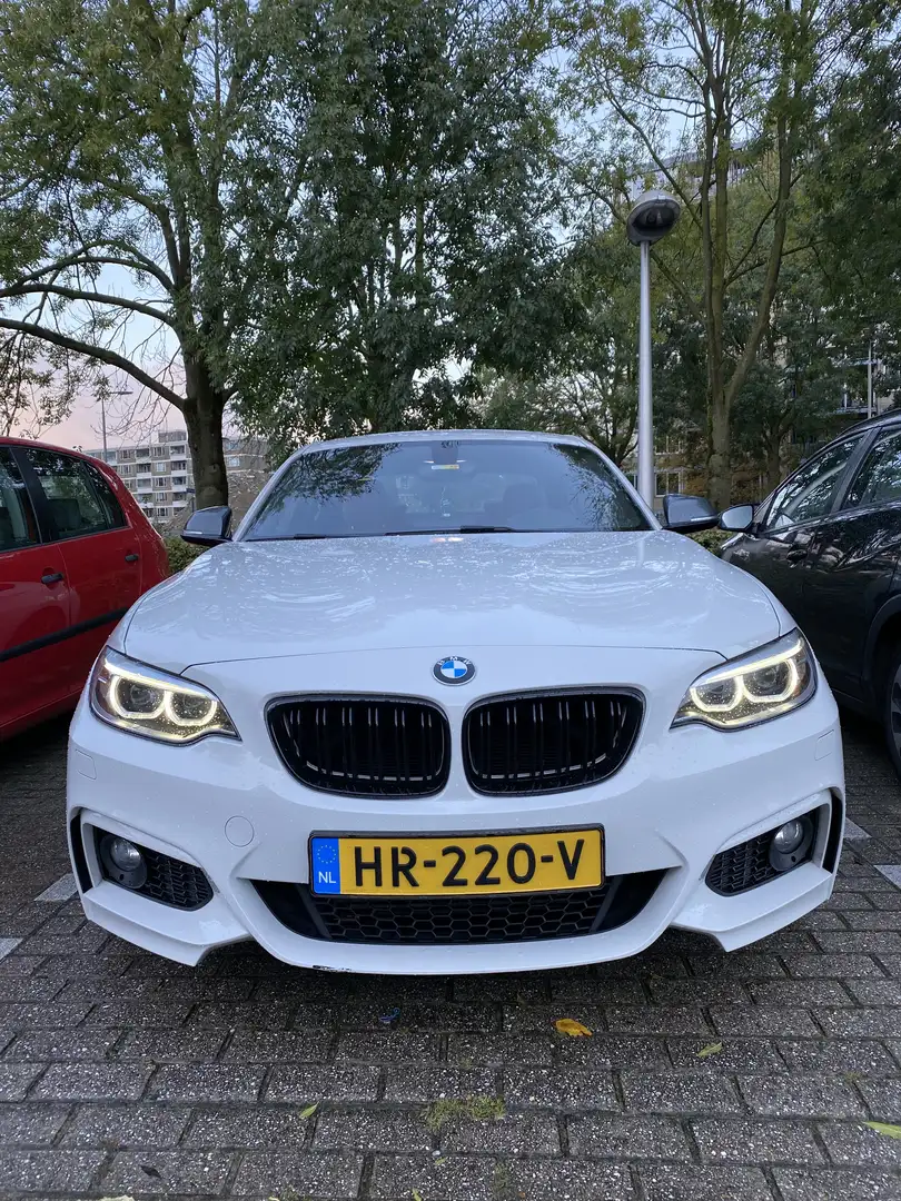 BMW 220 BMW 2 Serie Coupe 220d M pakket - ORIGINEEL NL Wit - 2
