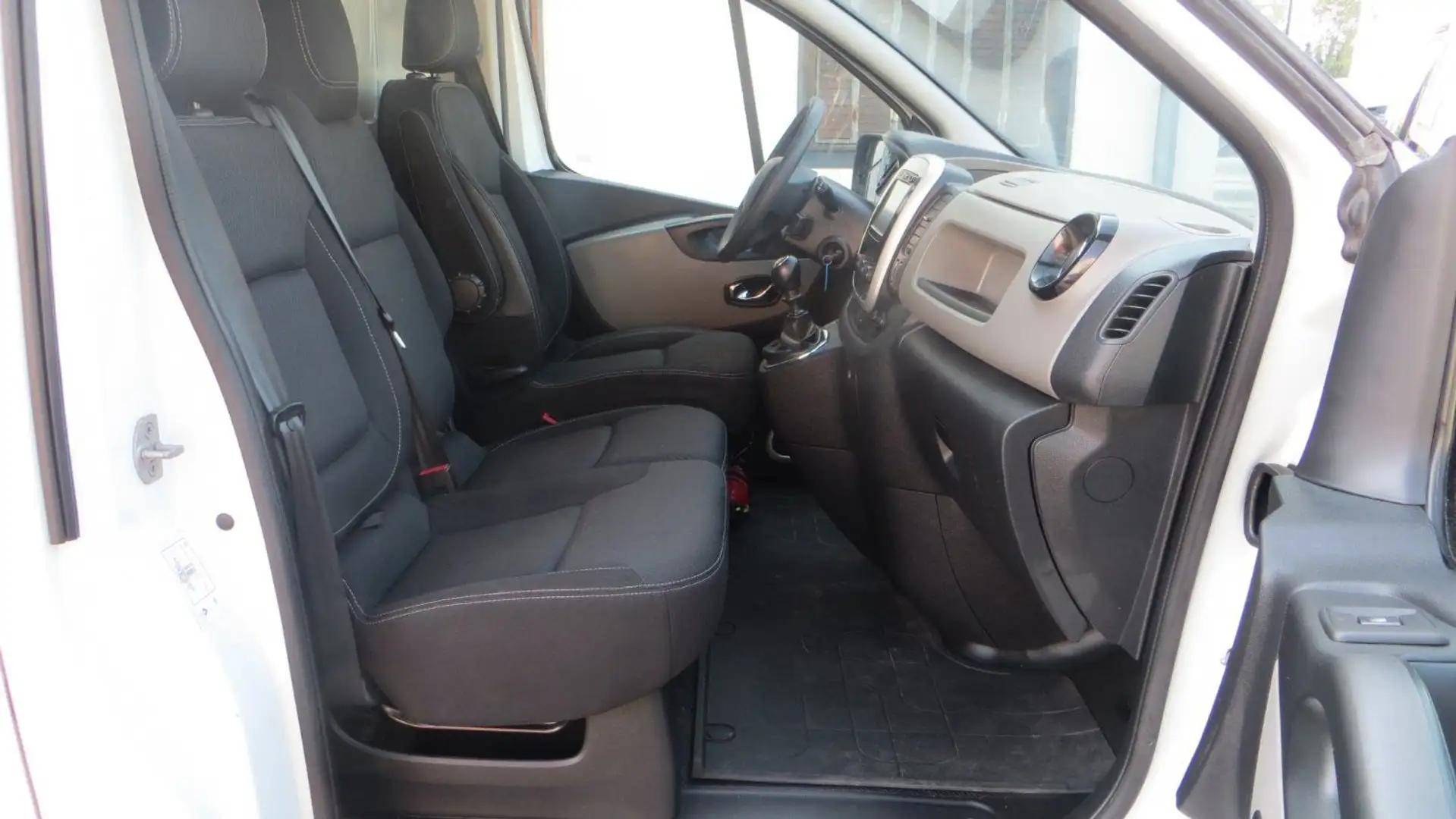 Renault Trafic 1.6 dci 120cv L1H1, 3 places. an 11/2017, 93000 km Blanco - 2