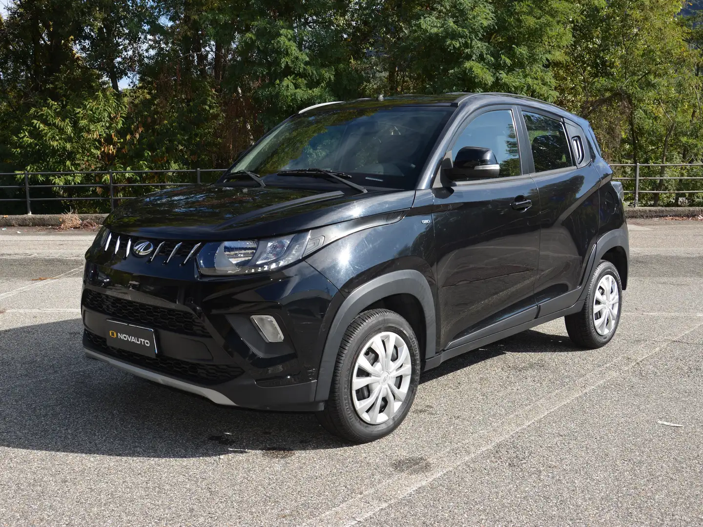 Mahindra KUV100 KUV100 1.2 K8 Schwarz - 2