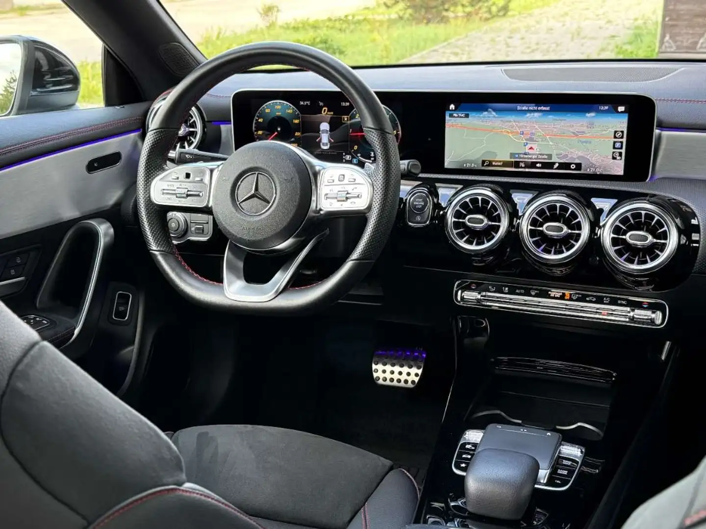 Mercedes-Benz CLA // AMG-Line // Pano // GARANTIE Schwarz - 2