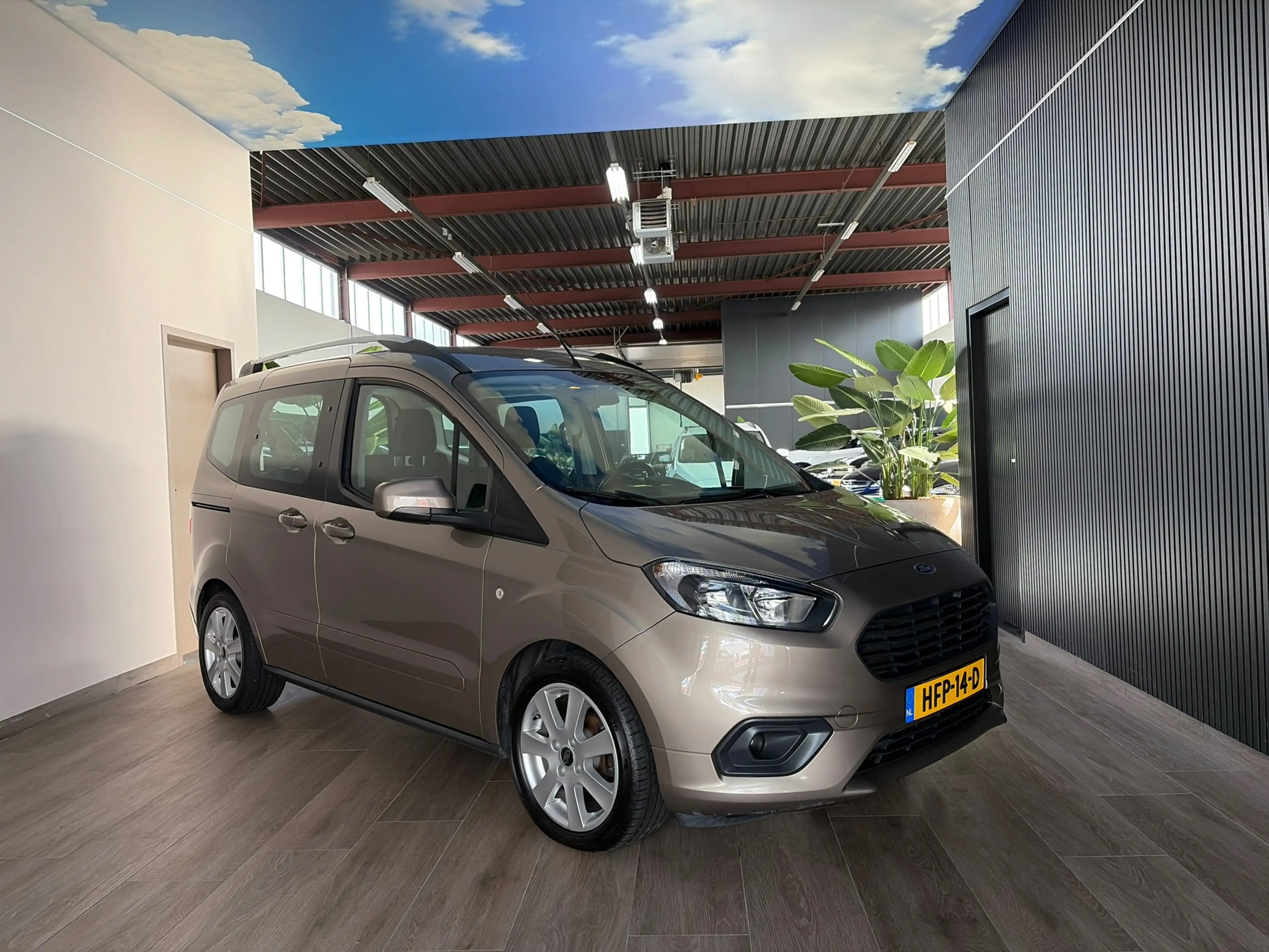 Ford Tourneo Courier 1.0 Titanium/ Nieuwe motor en koppeling. hele mooi — photo 5