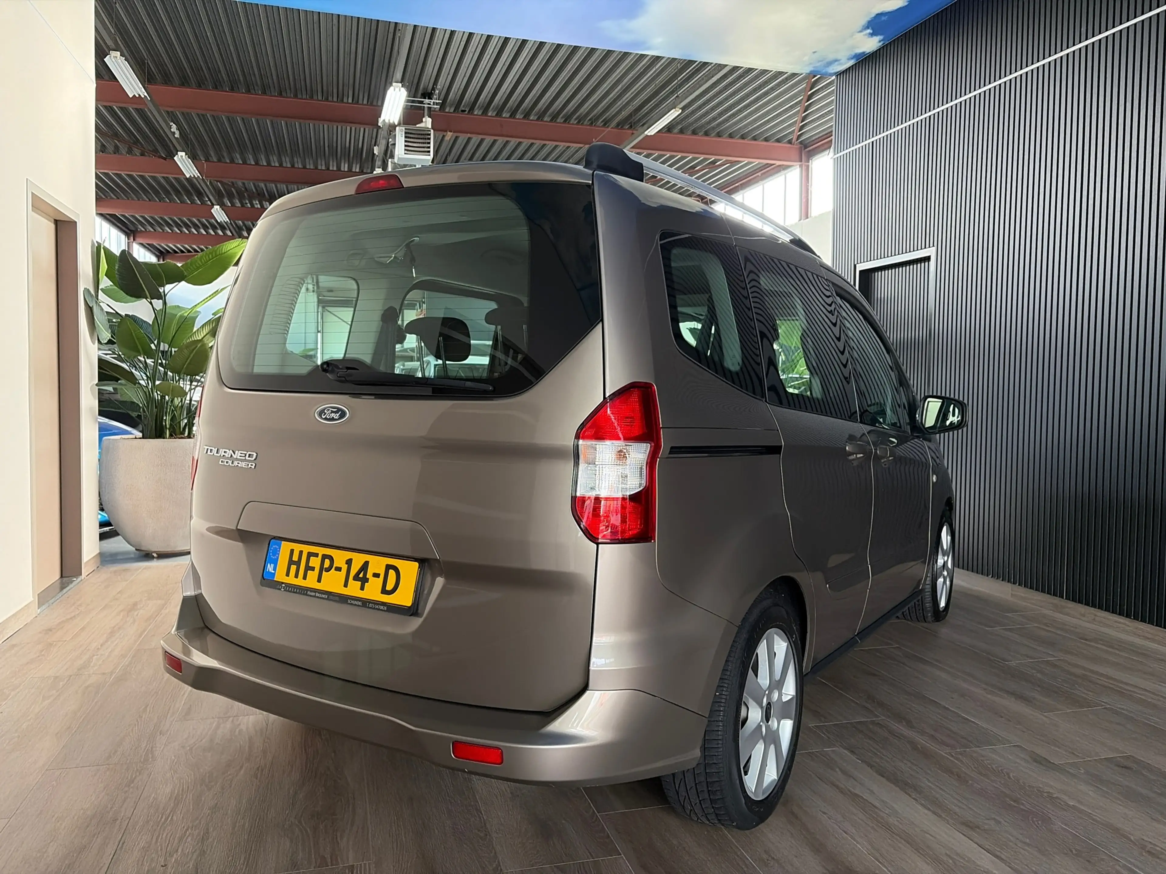 Ford Tourneo Courier 1.0 Titanium/ Nieuwe motor en koppeling. hele mooi — photo 13