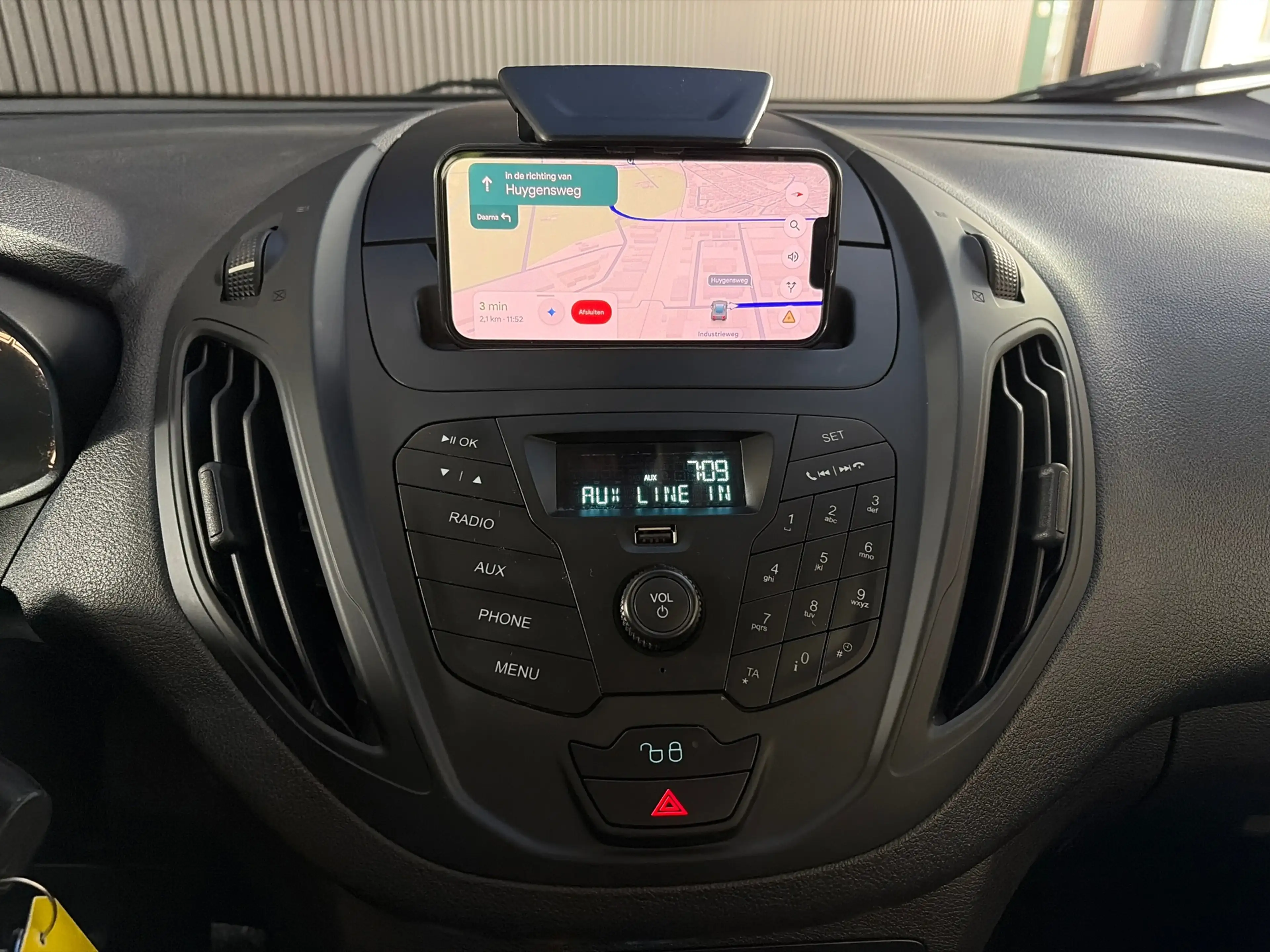 Ford Tourneo Courier 1.0 Titanium/ Nieuwe motor en koppeling. hele mooi — photo 3