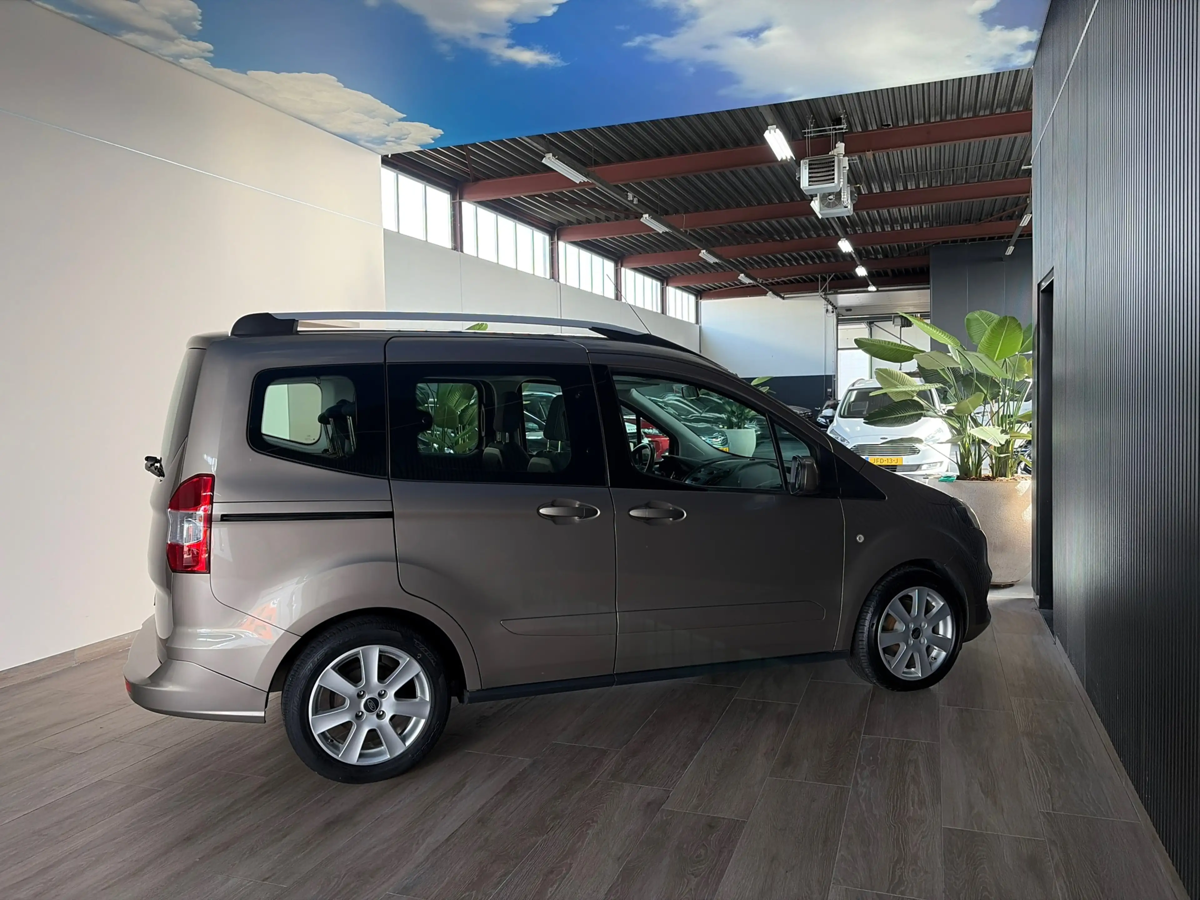 Ford Tourneo Courier 1.0 Titanium/ Nieuwe motor en koppeling. hele mooi — photo 11