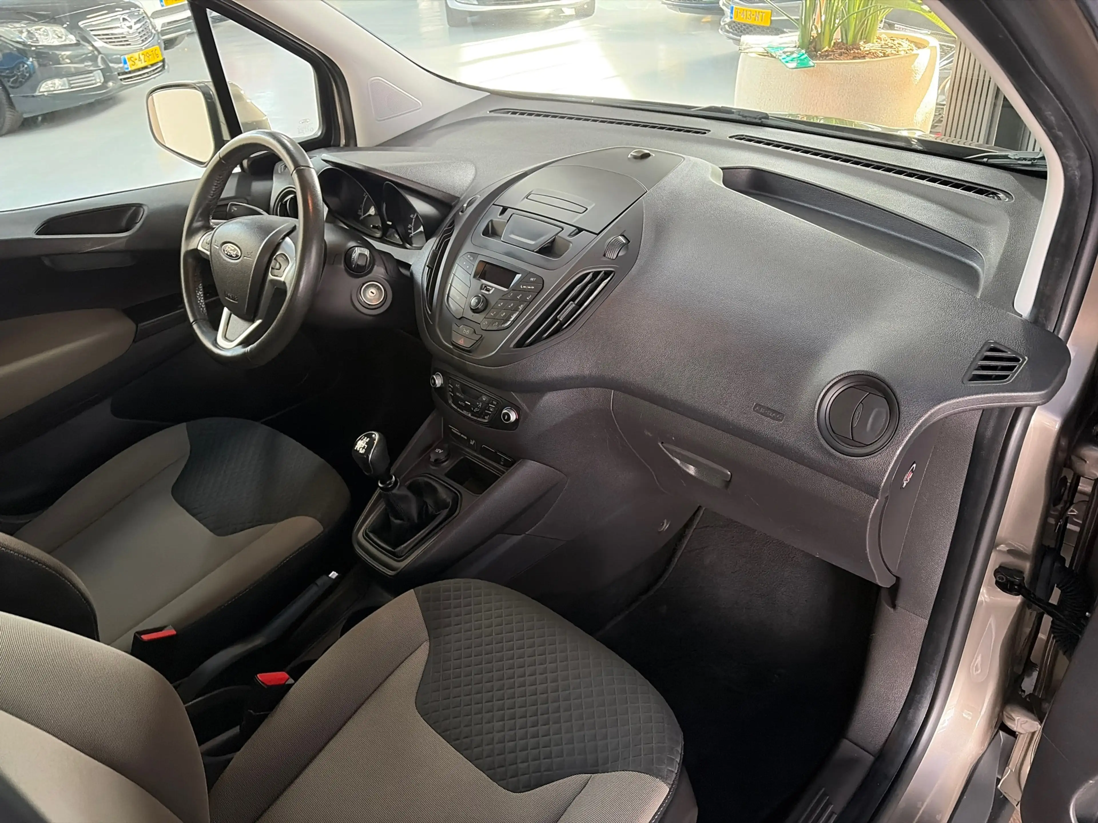 Ford Tourneo Courier 1.0 Titanium/ Nieuwe motor en koppeling. hele mooi — photo 14