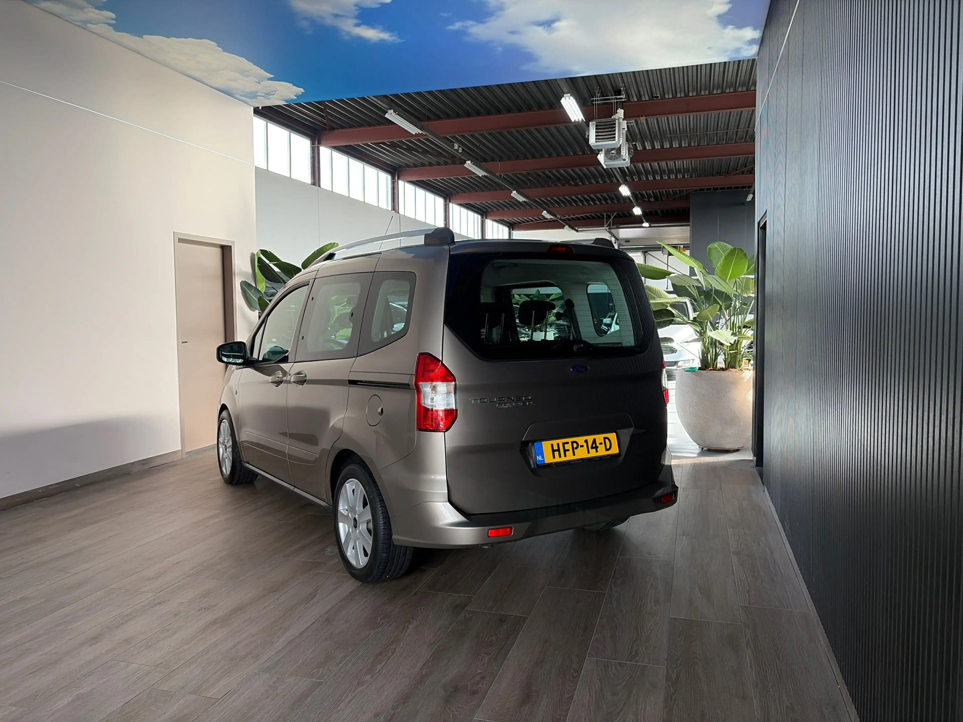 Ford Tourneo Courier 1.0 Titanium/ Nieuwe motor en koppeling. hele mooi — photo 6