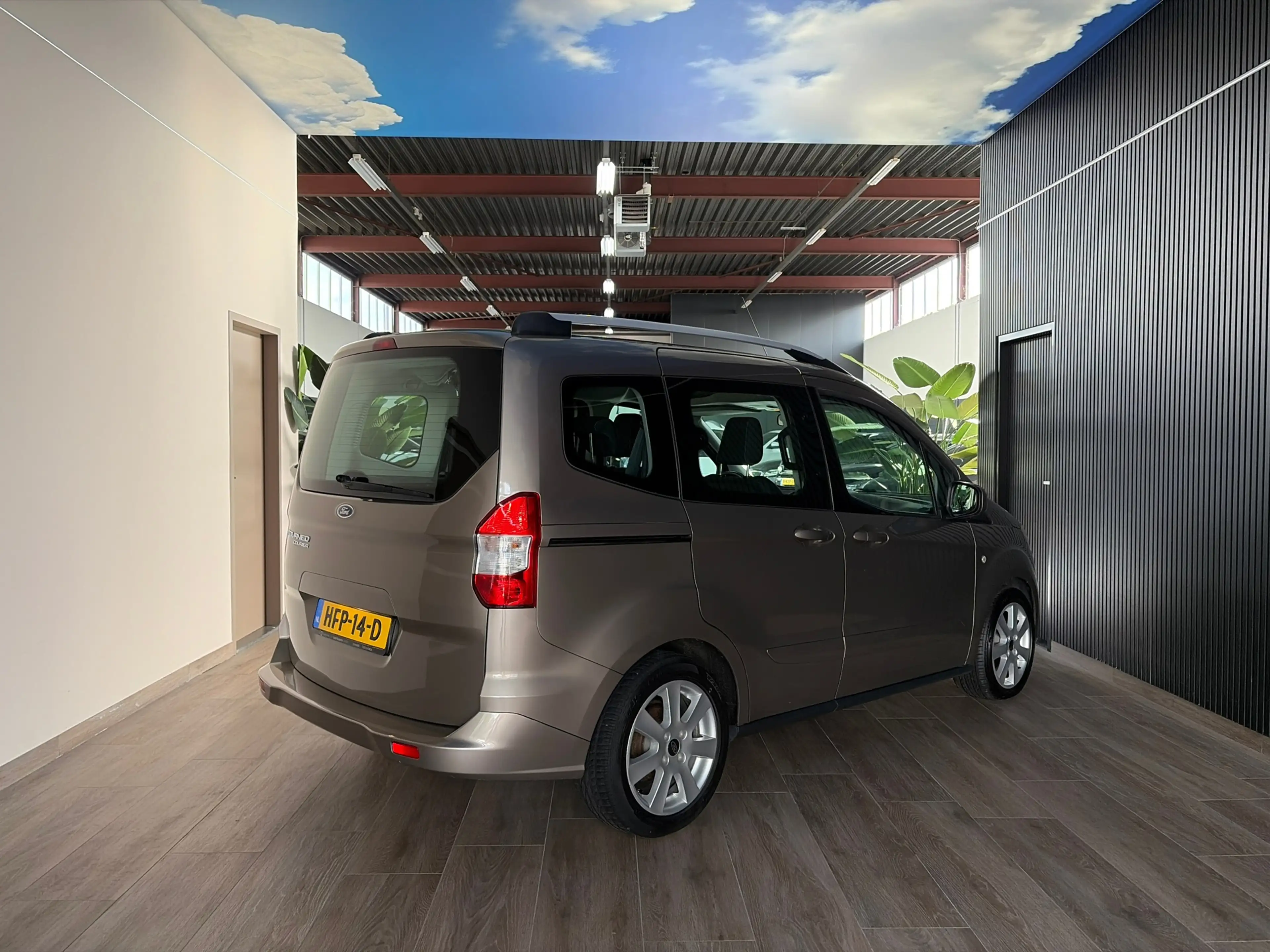 Ford Tourneo Courier 1.0 Titanium/ Nieuwe motor en koppeling. hele mooi — photo 9
