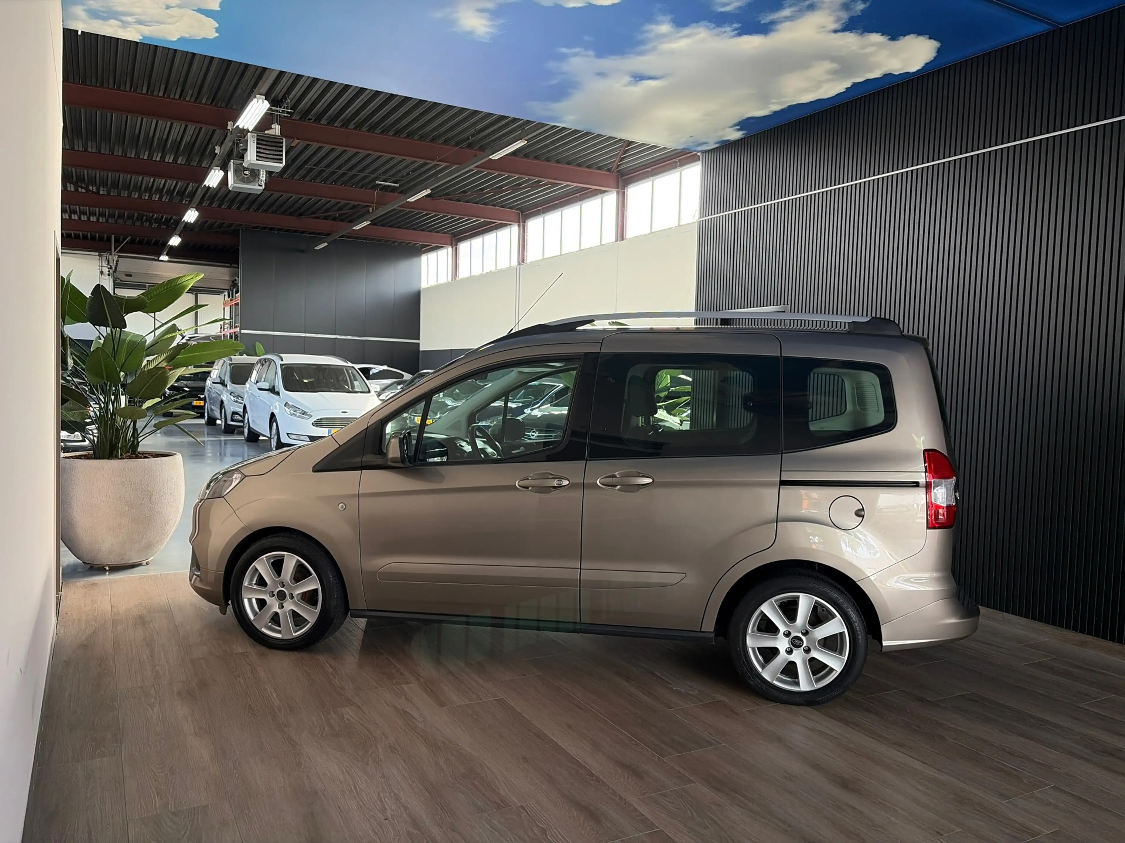 Ford Tourneo Courier 1.0 Titanium/ Nieuwe motor en koppeling. hele mooi — photo 8