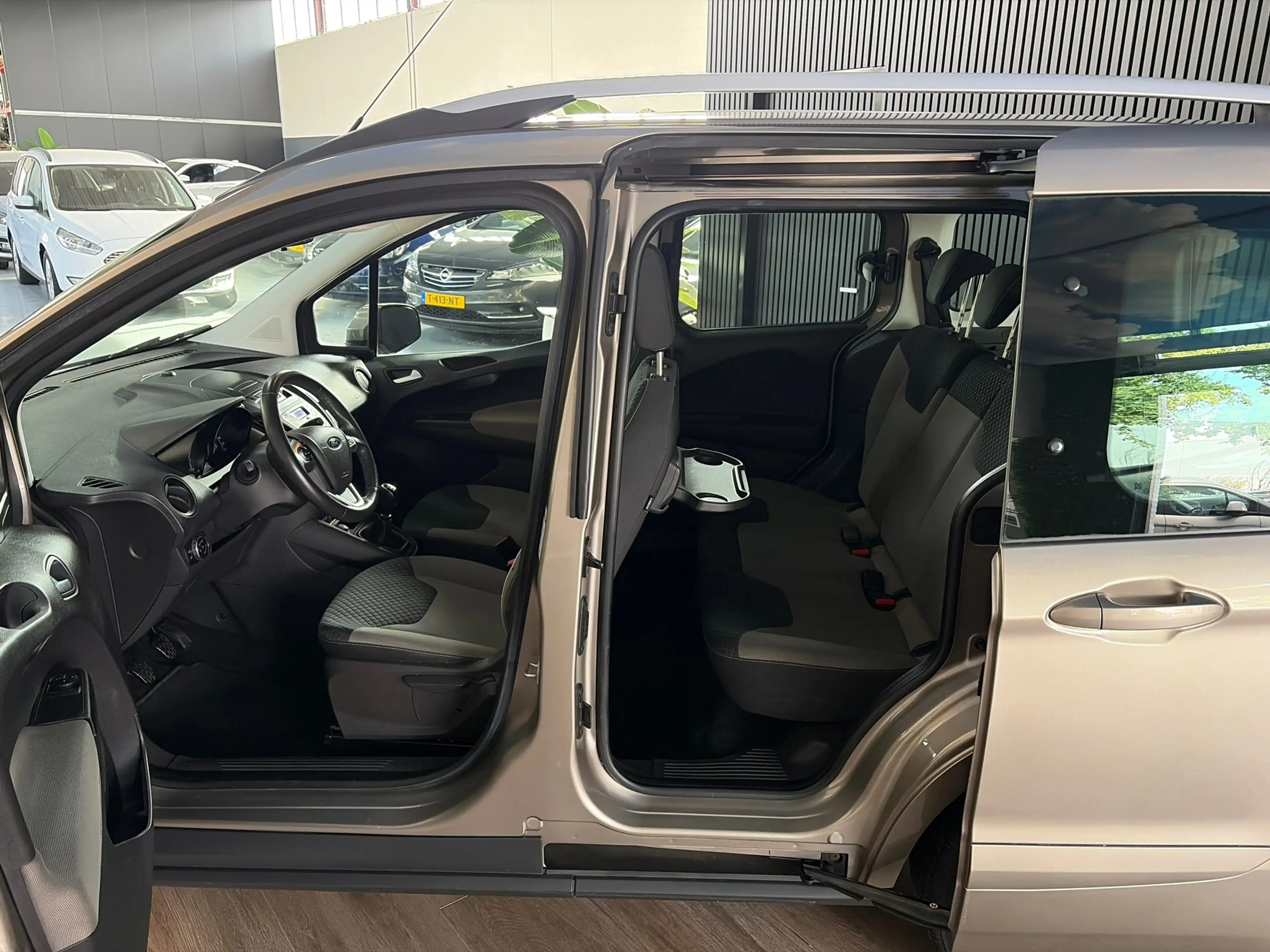 Ford Tourneo Courier 1.0 Titanium/ Nieuwe motor en koppeling. hele mooi — photo 7
