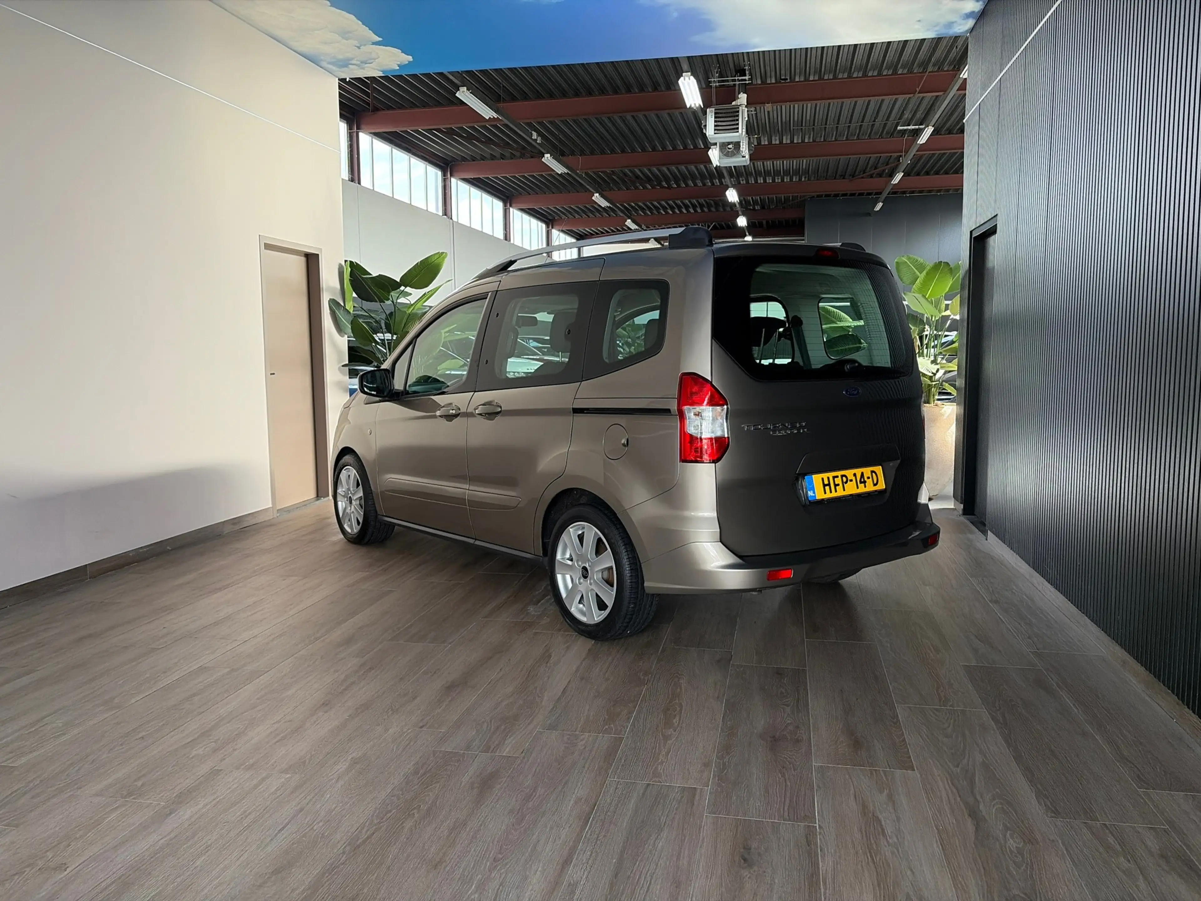 Ford Tourneo Courier 1.0 Titanium/ Nieuwe motor en koppeling. hele mooi — photo 2