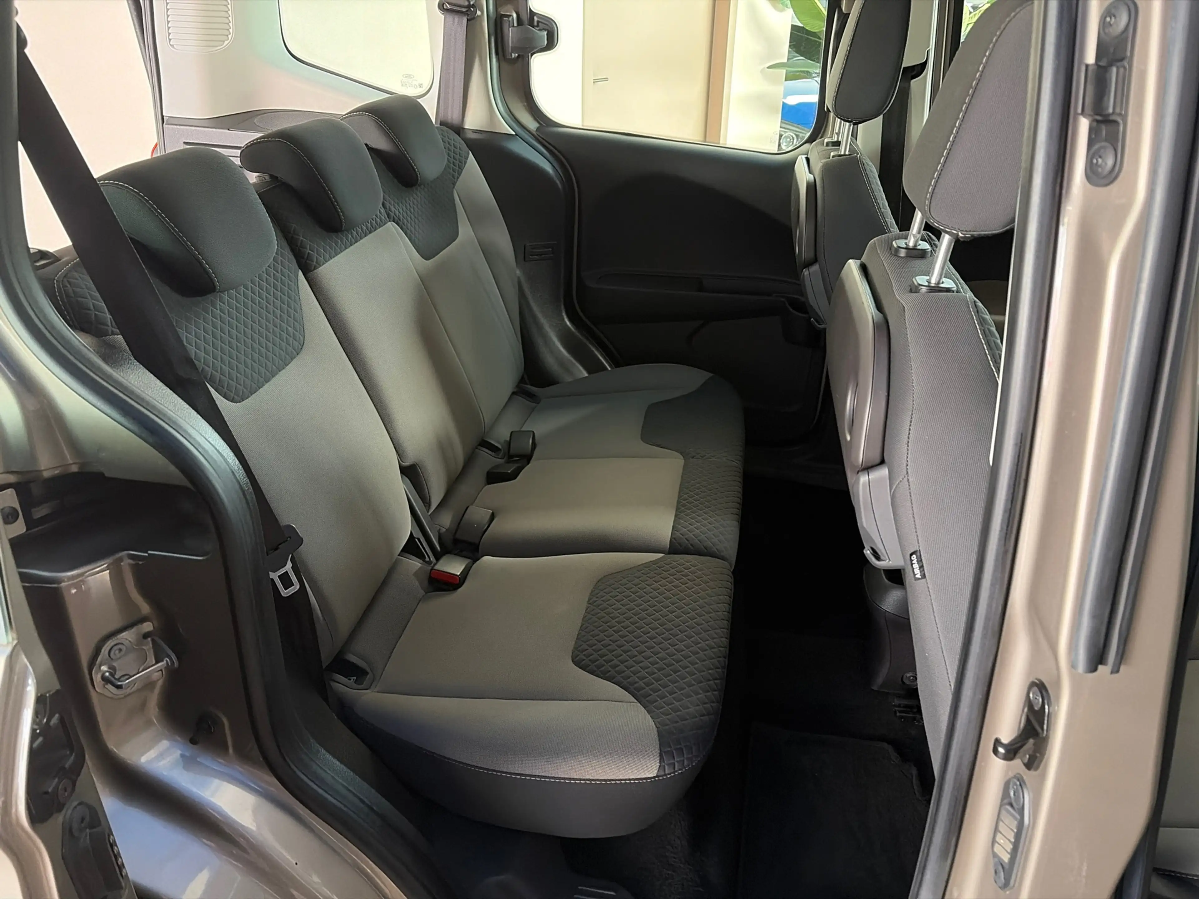 Ford Tourneo Courier 1.0 Titanium/ Nieuwe motor en koppeling. hele mooi — photo 10