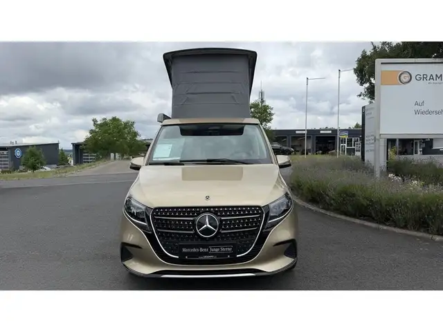 Mercedes-Benz V 300 view 2