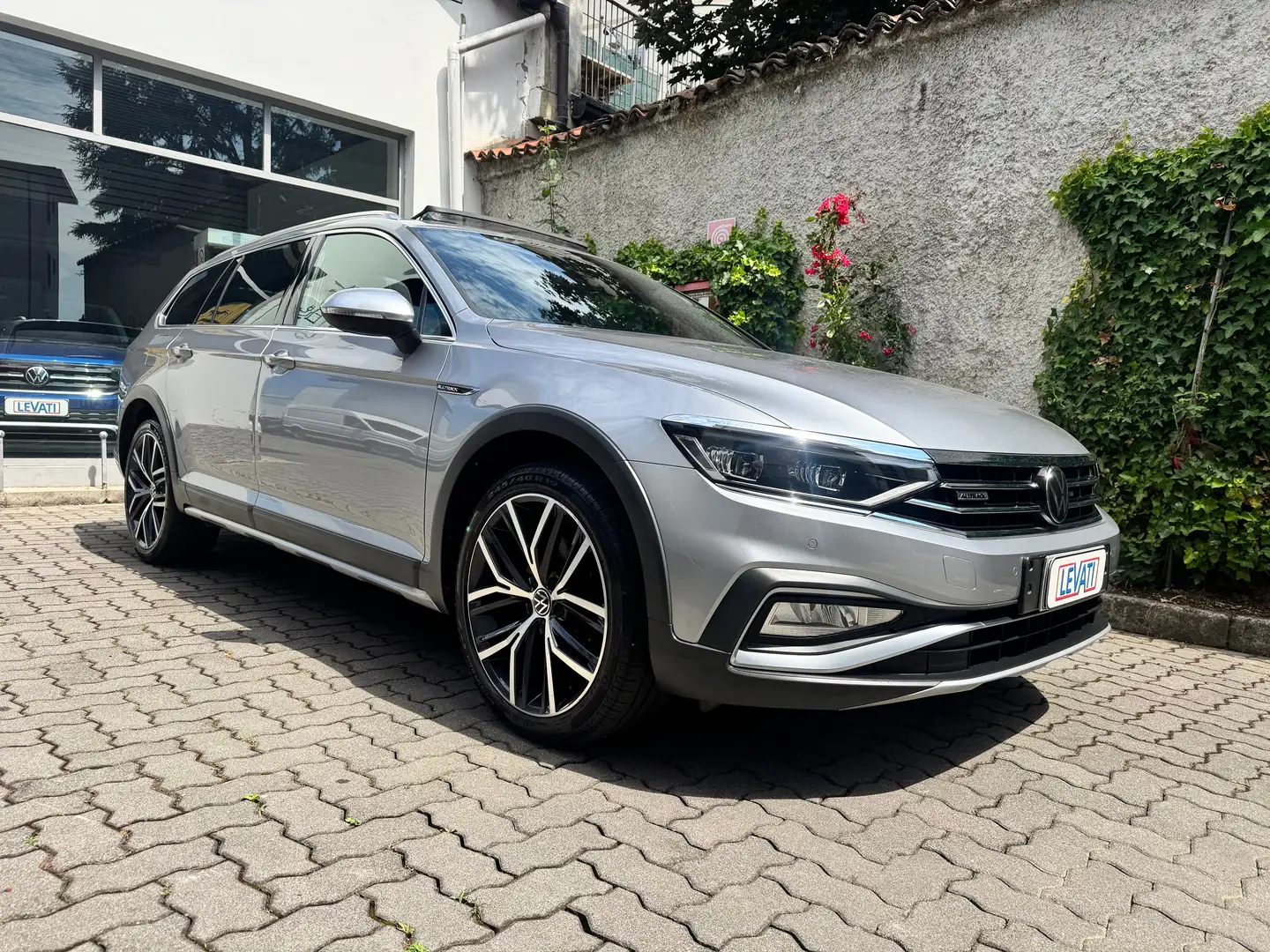 Volkswagen Passat Alltrack 2.0tdi 4motion 200cv dsg TETTO PANORAMICO Plateado - 1
