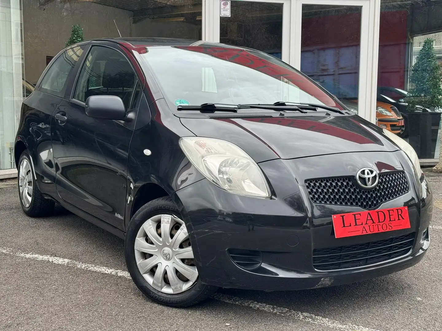 Toyota Yaris 🟩 1.0 ESSENCE 69CV - AIRCO Schwarz - 2