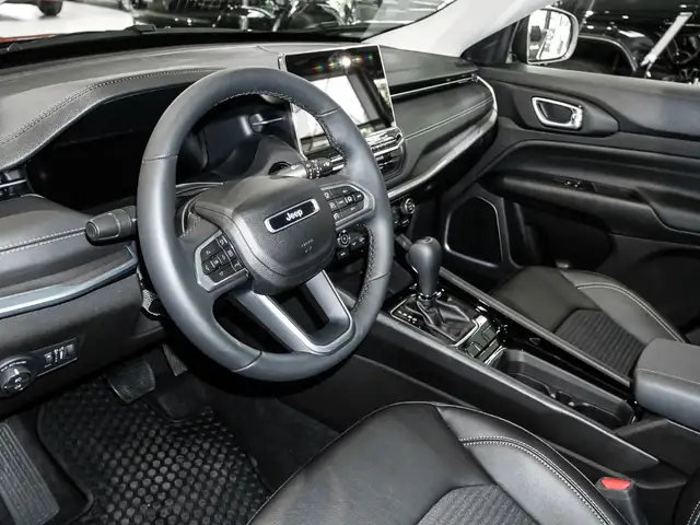 Jeep Compass view 4