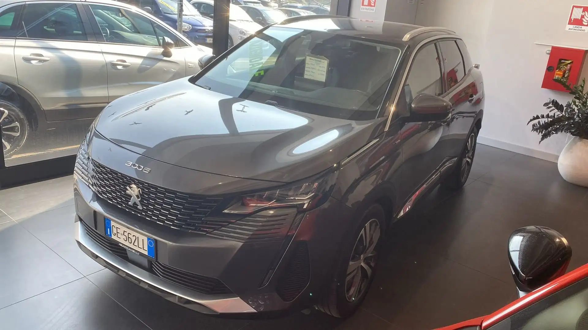 Peugeot 3008 Hybrid 225 e-EAT8 Allure Pack Grigio - 1