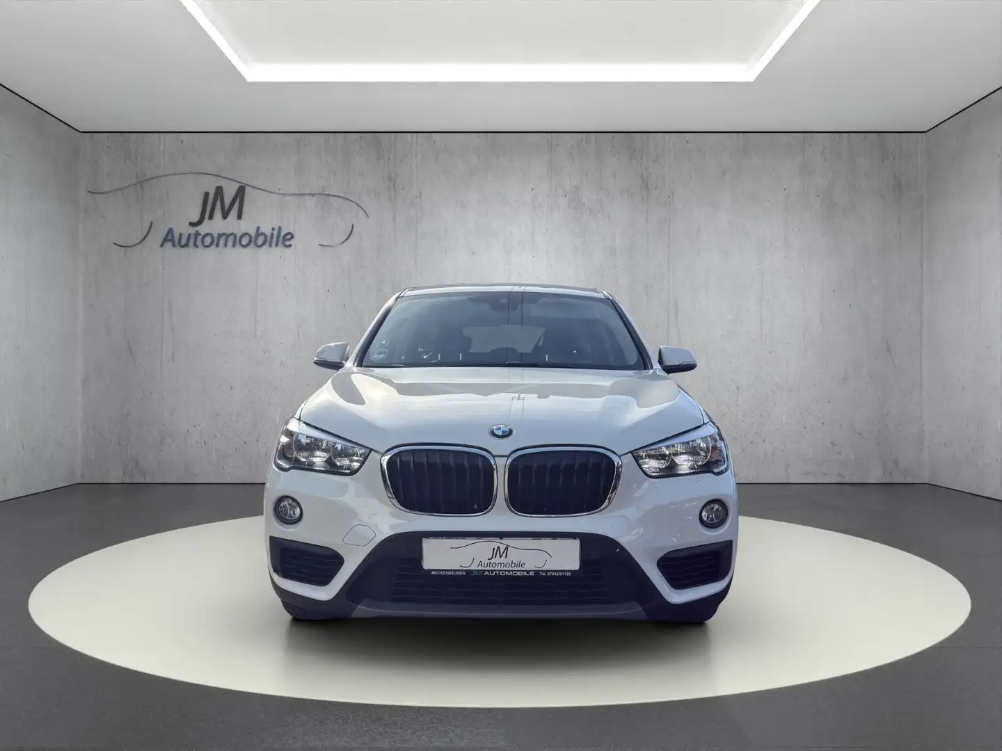 BMW X1 sDrive 18 i Advantage Weiß - 2