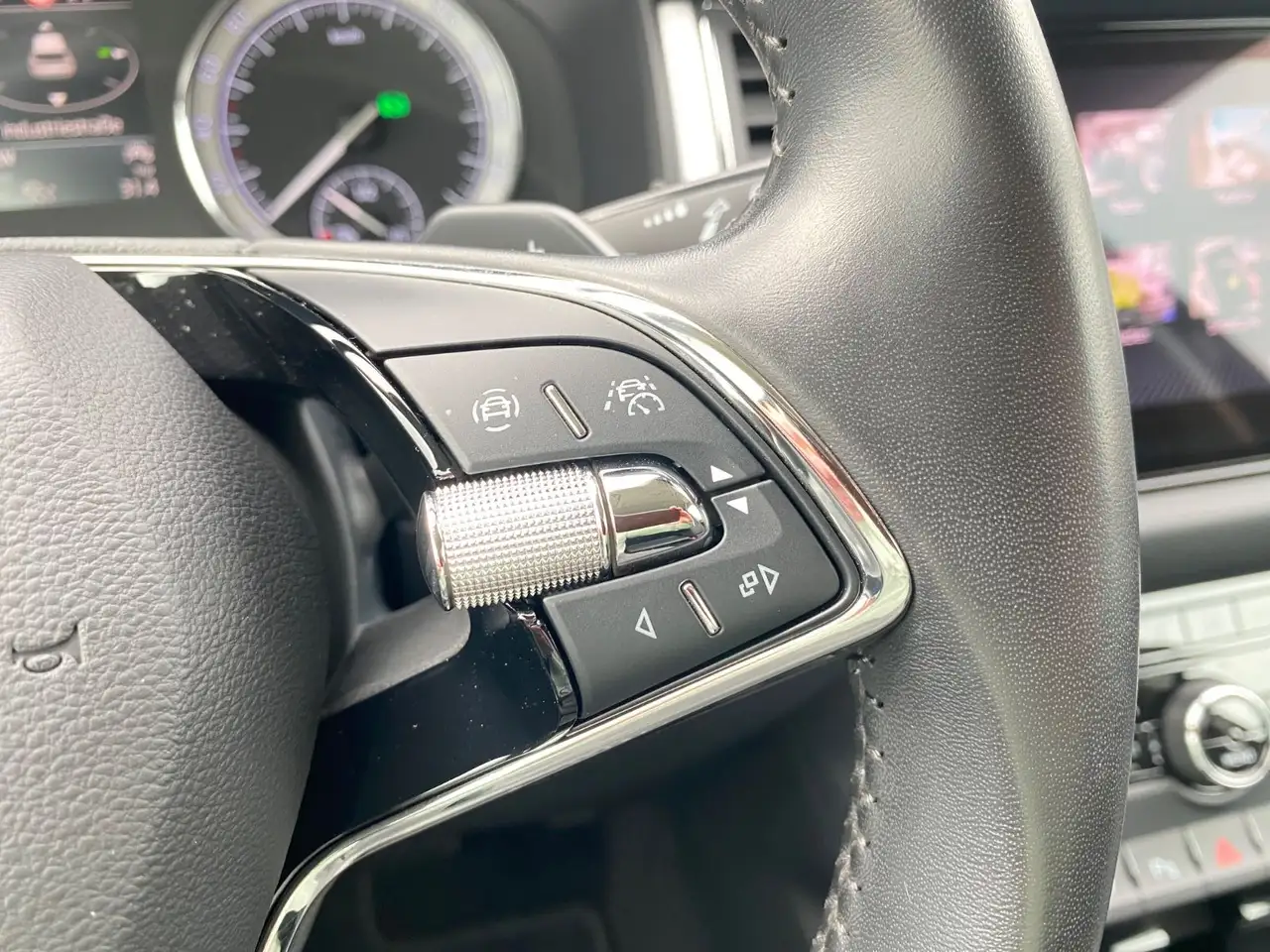 Skoda Kodiaq Tour,NAVI,MATRIX,ACC,SHZ-V-H,DAB,PDC, миниатюра 22