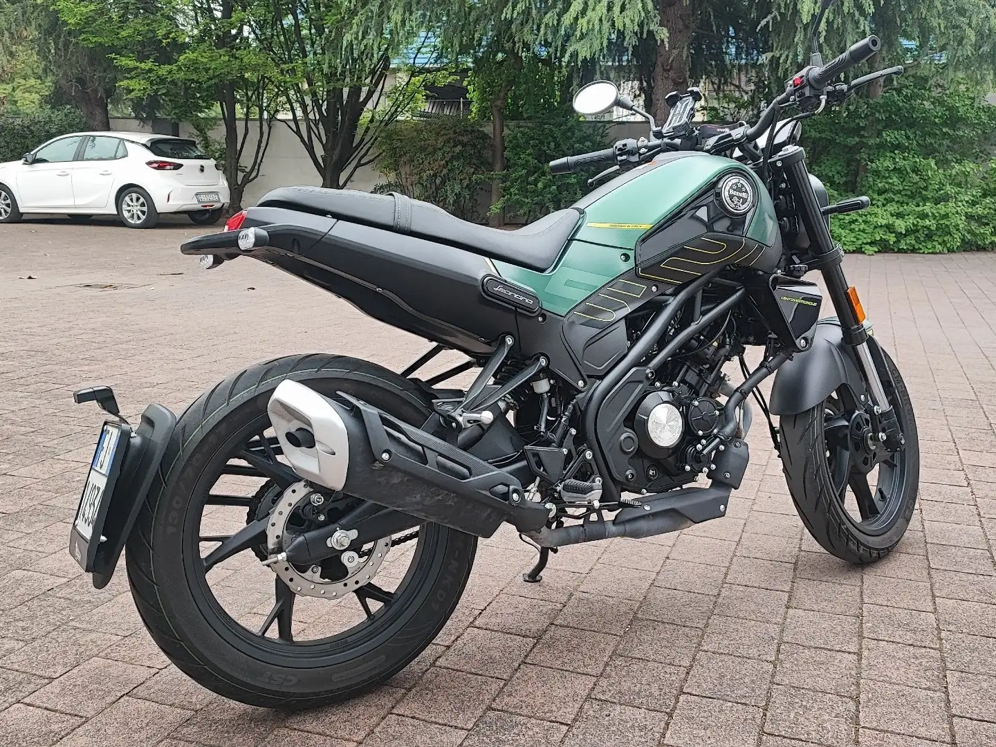 Benelli Leoncino 125 zelena - 2