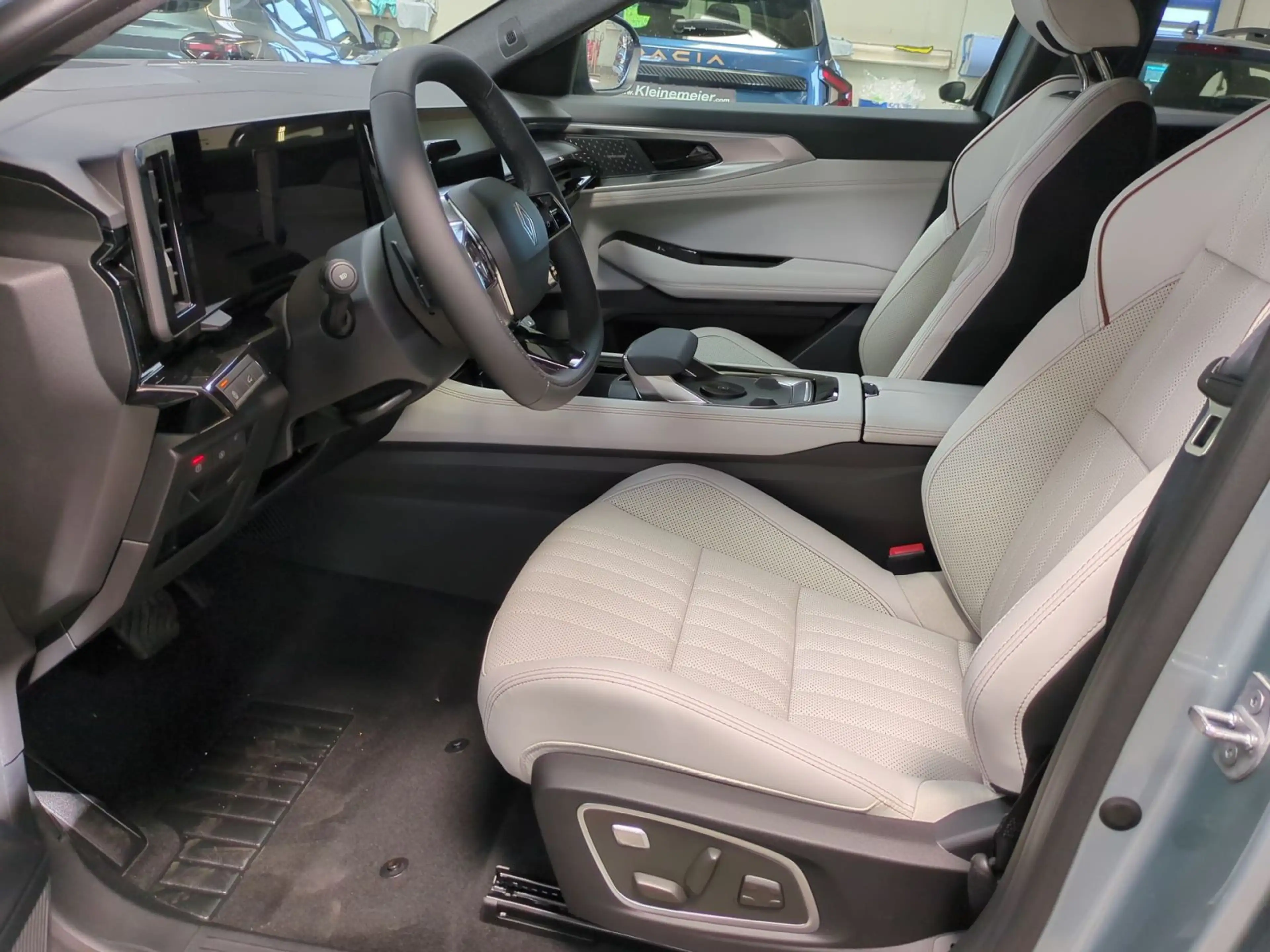 Renault Espace VI 1.2 E-TECH Hybrid 200 Iconic 5sz — photo 12