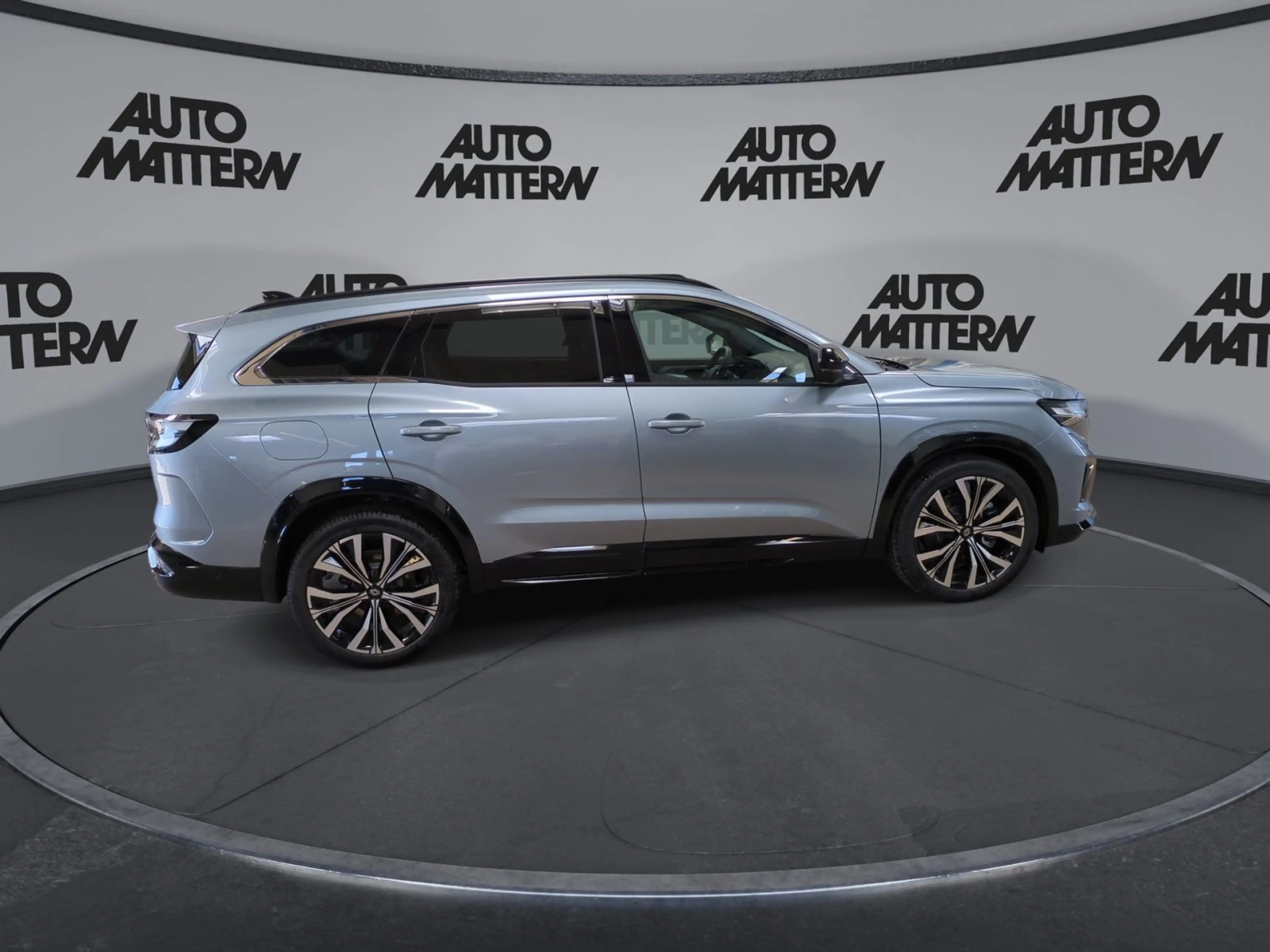 Renault Espace VI 1.2 E-TECH Hybrid 200 Iconic 5sz — photo 9
