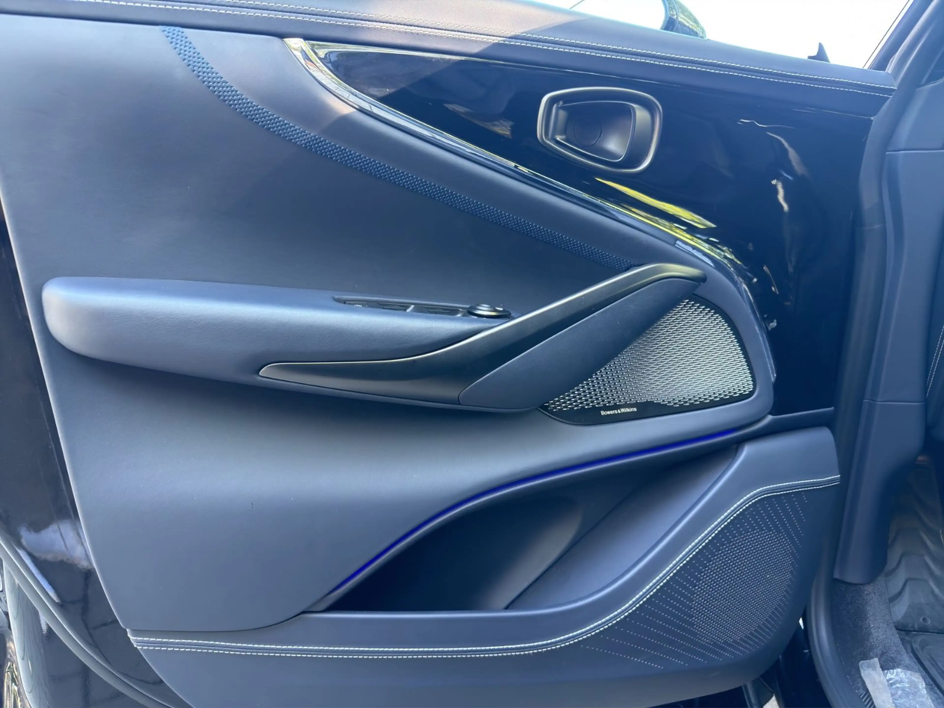 Aston Martin DBX 707 MY25 Facelift — photo 12