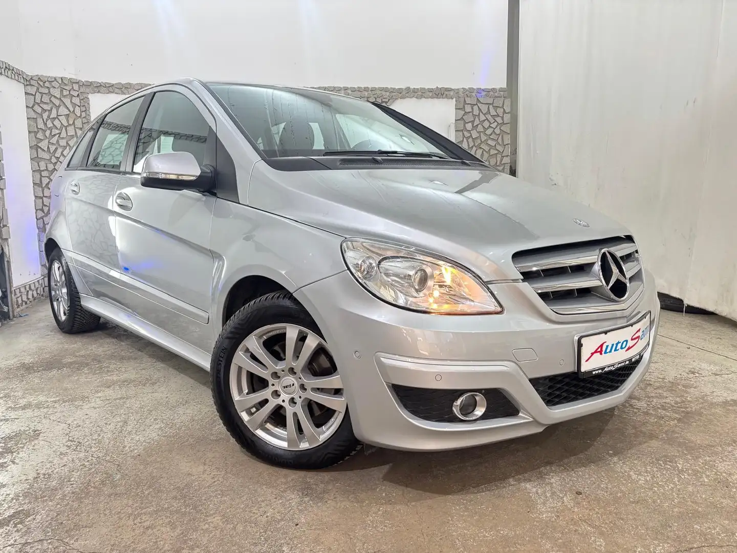 Mercedes-Benz B 200 AUTOM. EINPARKHILFE BLUETOO 97 TKM TÜV NEU Argent - 1