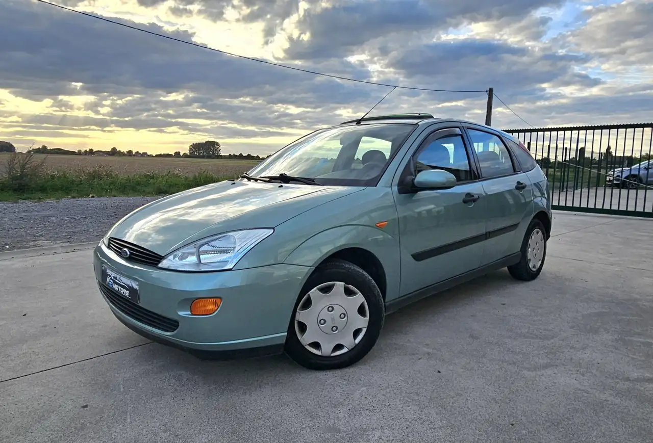 Ford Focus 1.4i Ambiente Anniversary - Toit ouvrant, foto 3