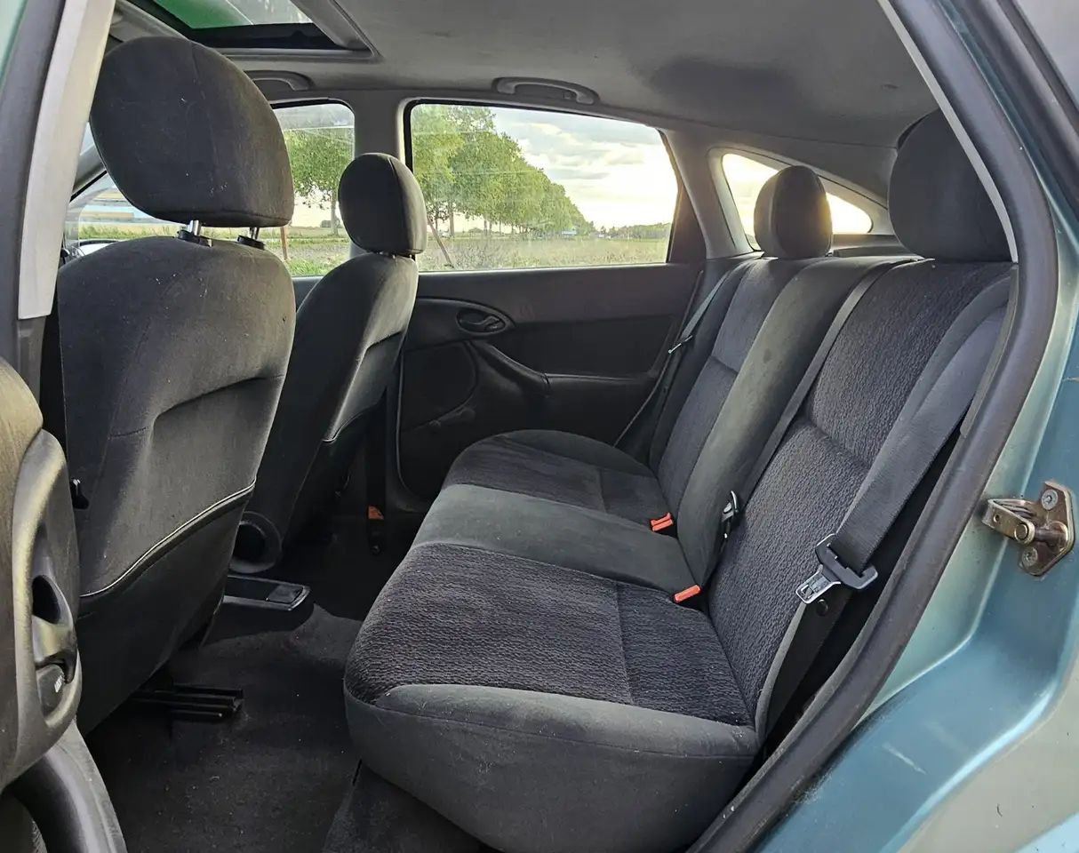 Ford Focus 1.4i Ambiente Anniversary - Toit ouvrant, foto 10