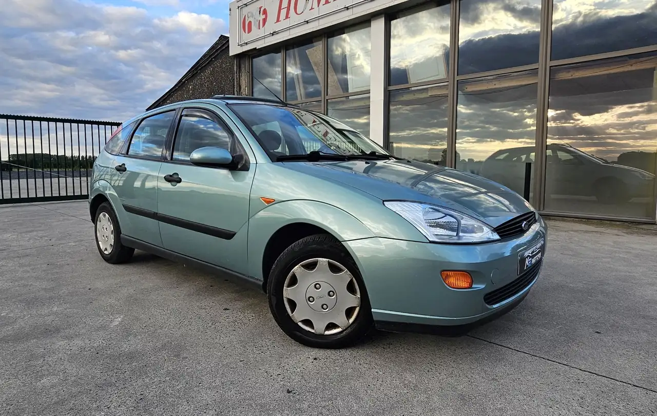 Ford Focus 1.4i Ambiente Anniversary - Toit ouvrant, foto 1